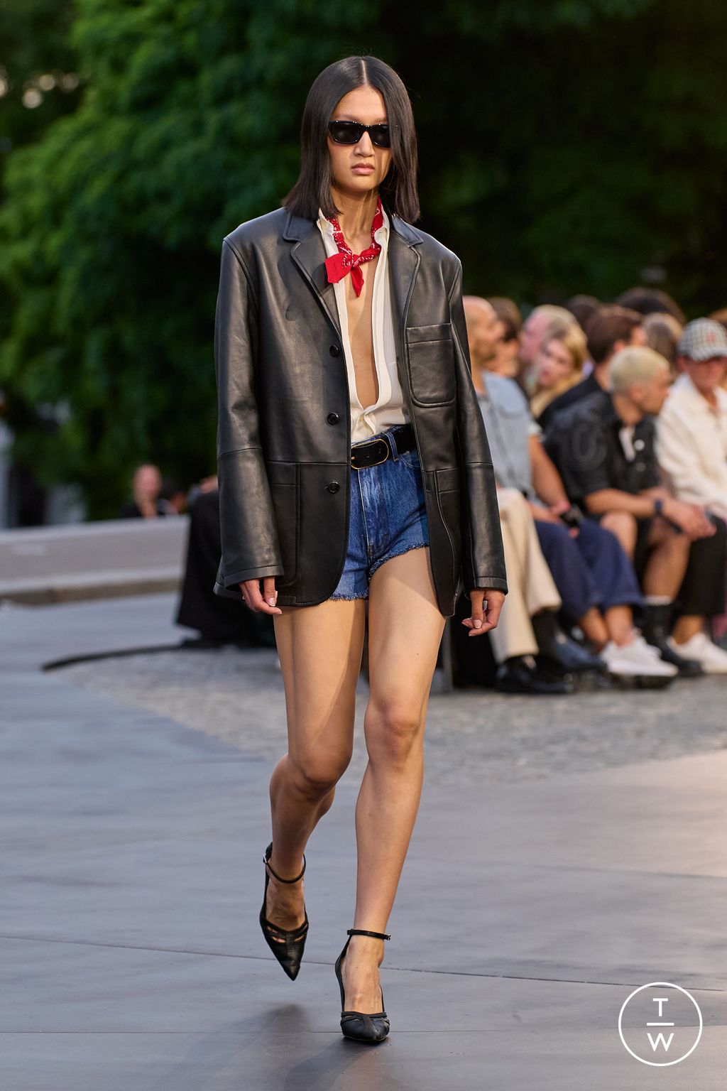 Fashion Week Paris Spring/Summer 2023 look 46 from the Ami collection 男装