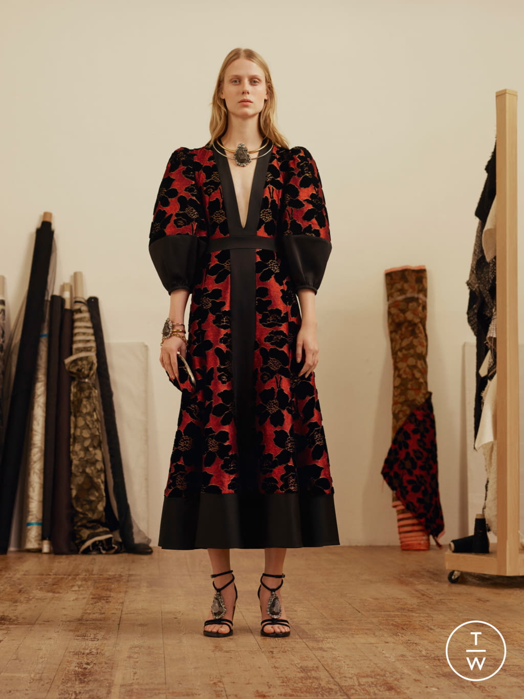 Fashion Week Paris Pre-Fall 2017 look 37 from the Alexander McQueen collection womenswear
