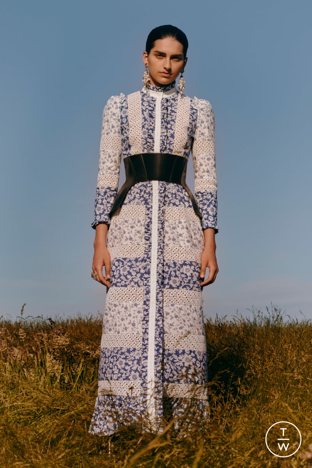 Fashion Week Paris Resort 2019 look 16 from the Alexander McQueen collection womenswear