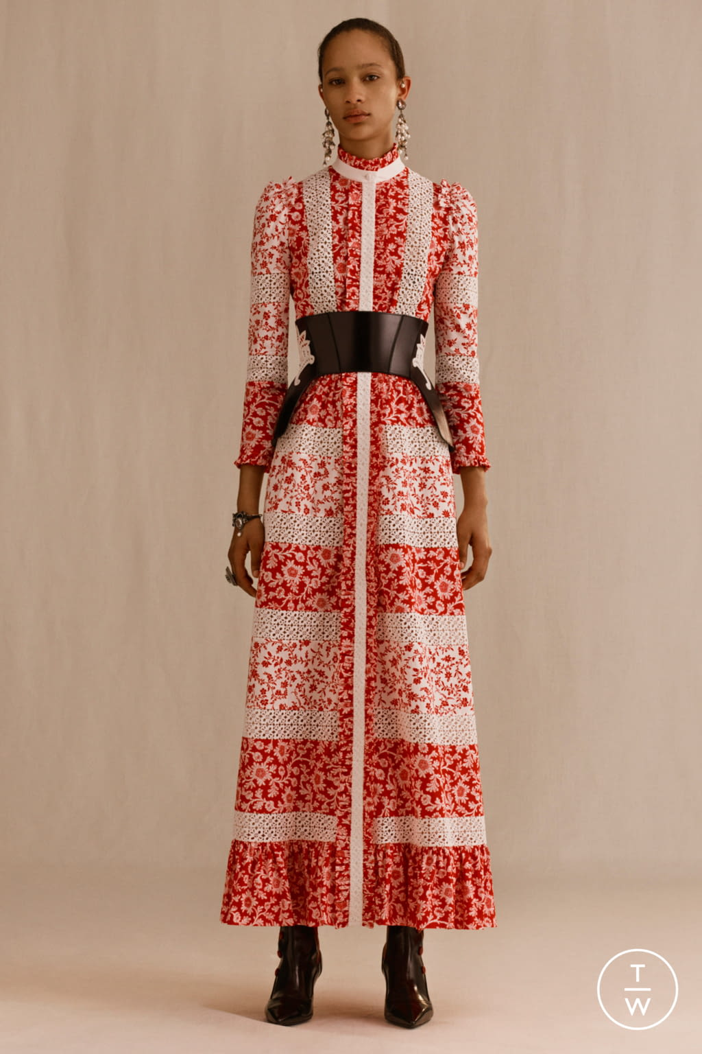 Fashion Week Paris Resort 2019 look 20 from the Alexander McQueen collection 女装