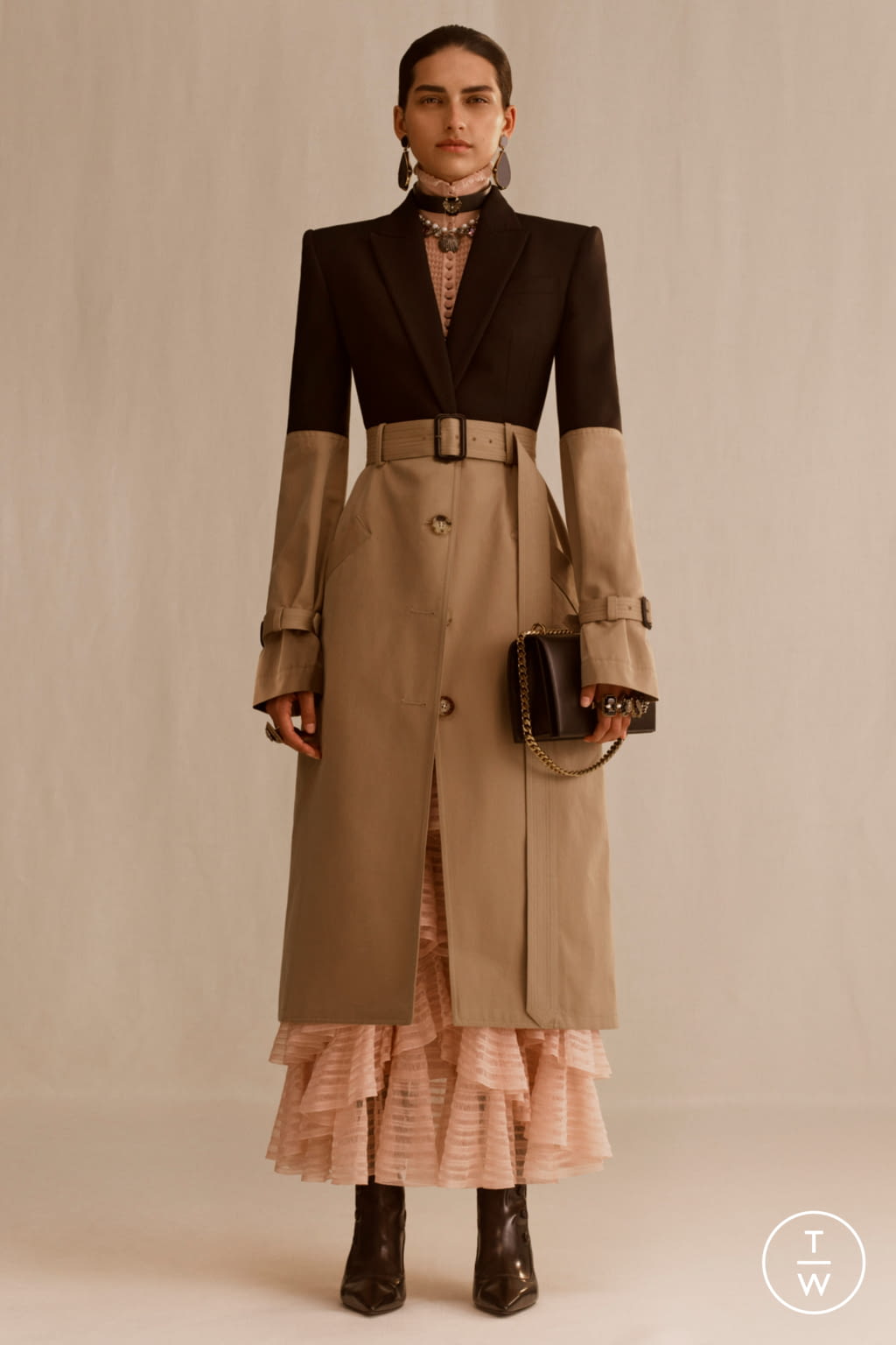 Fashion Week Paris Resort 2019 look 23 de la collection Alexander McQueen womenswear