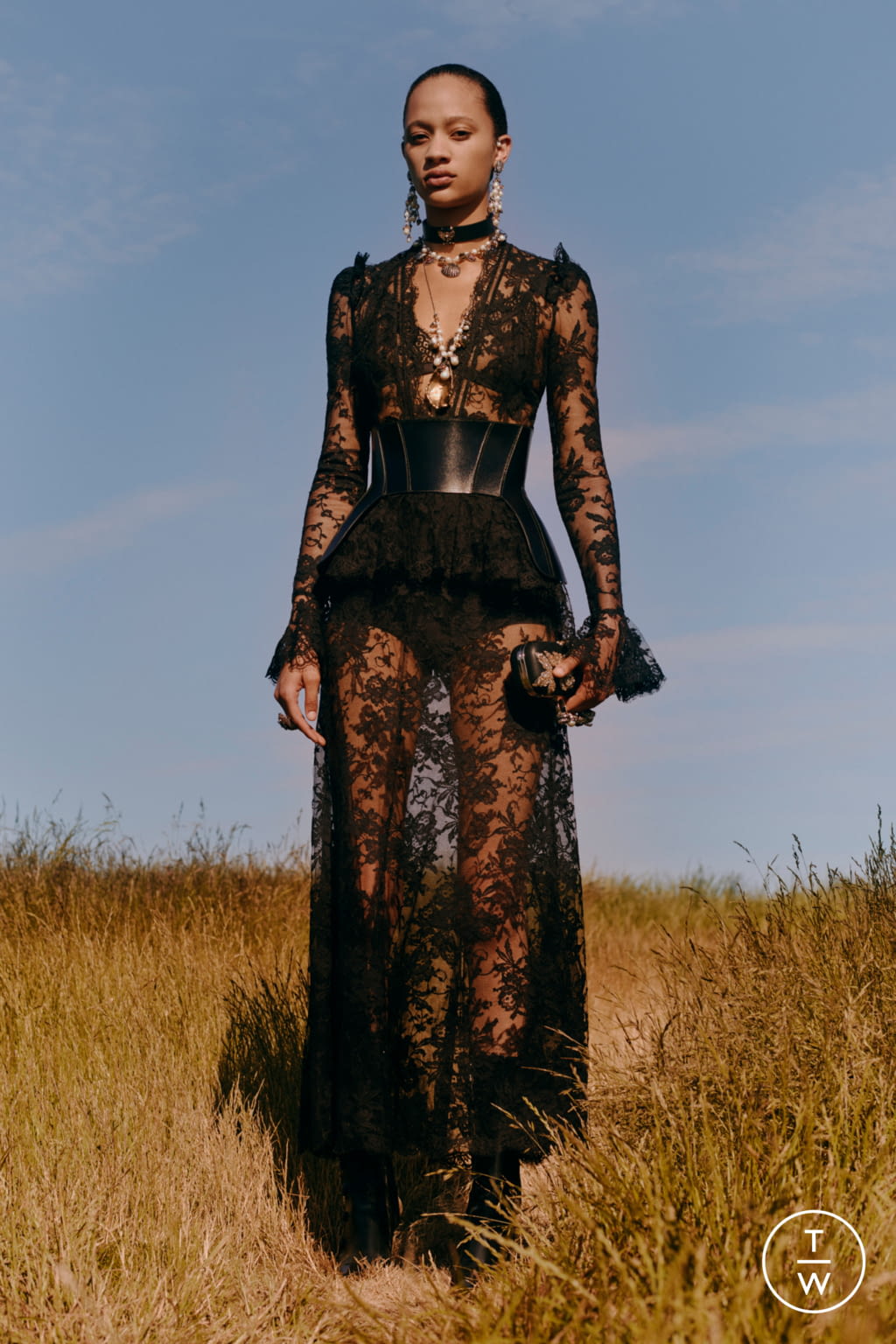Fashion Week Paris Resort 2019 look 32 from the Alexander McQueen collection 女装