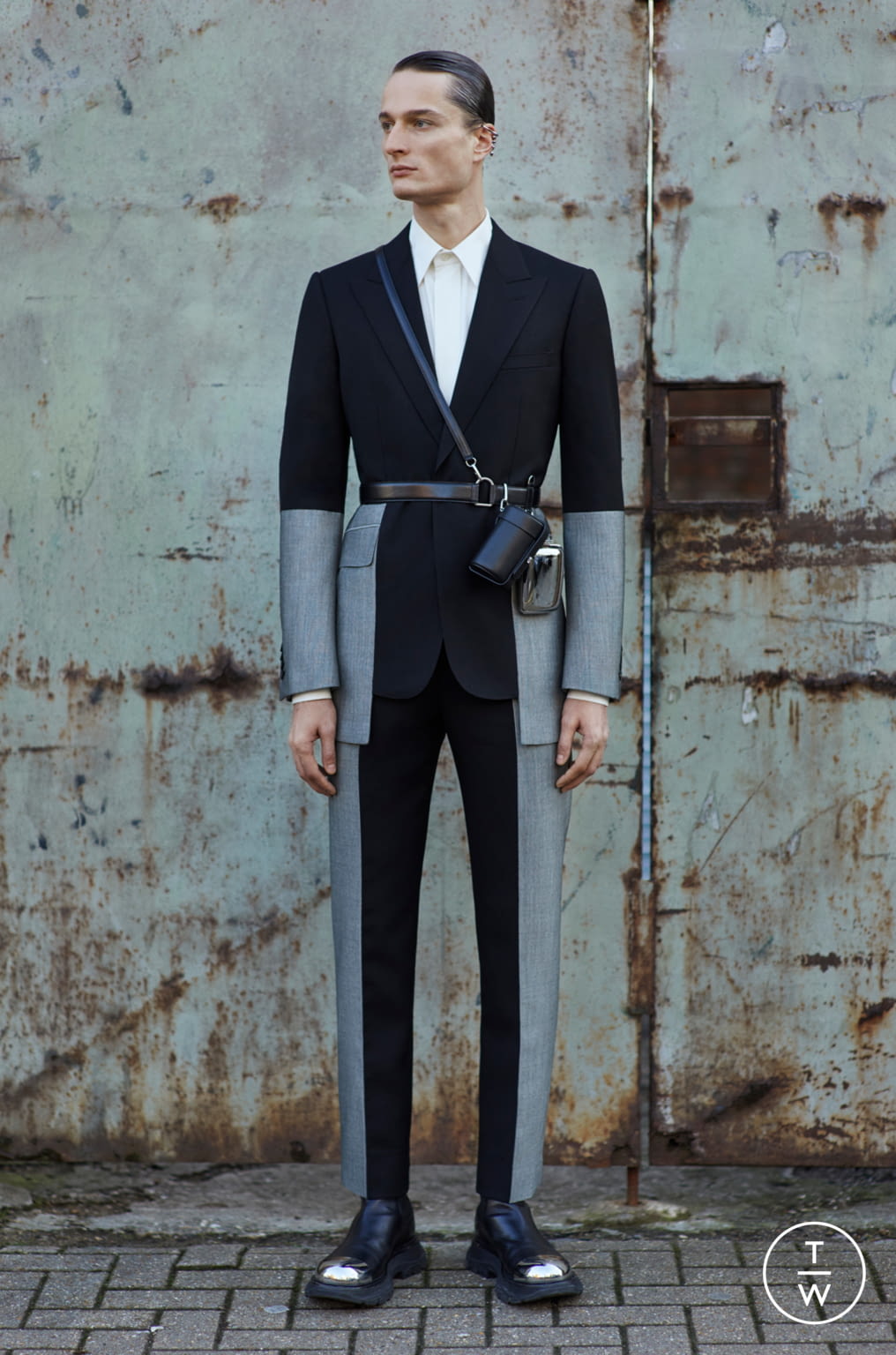 Fashion Week Milan Fall/Winter 2020 look 5 from the Alexander McQueen collection 男装