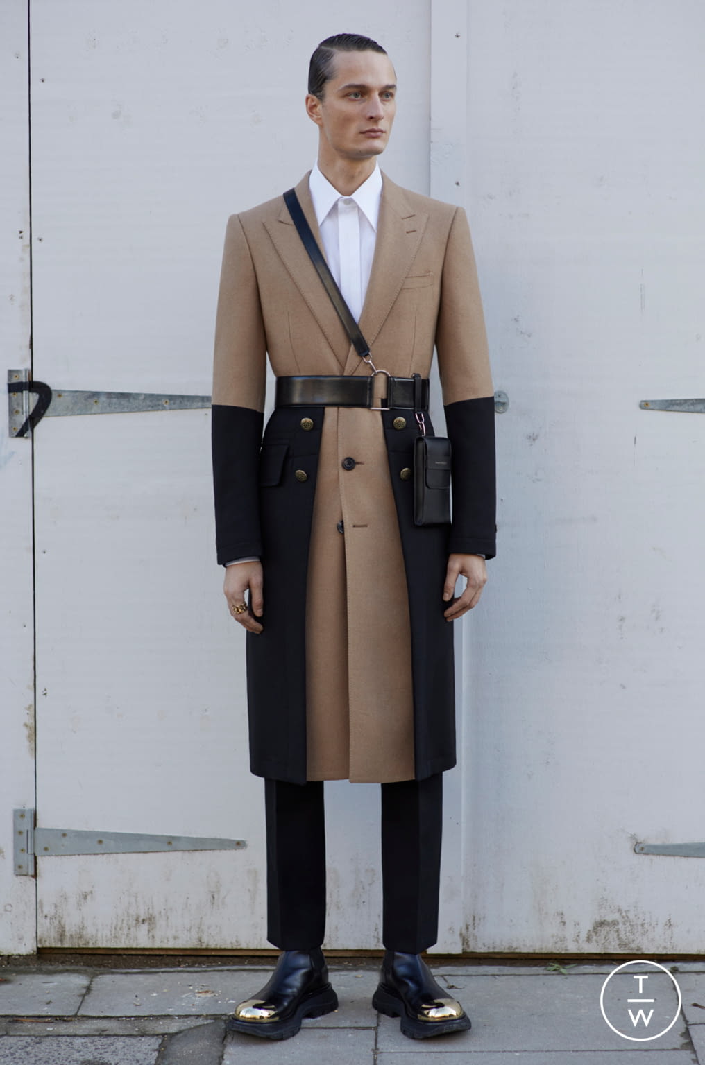 Fashion Week Milan Fall/Winter 2020 look 10 from the Alexander McQueen collection menswear