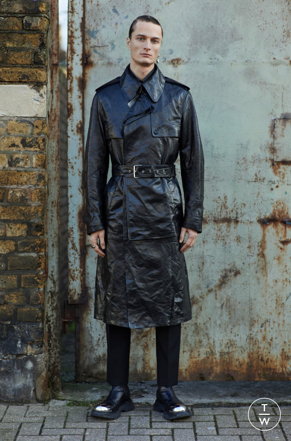 Fashion Week Milan Fall/Winter 2020 look 12 from the Alexander McQueen collection 男装