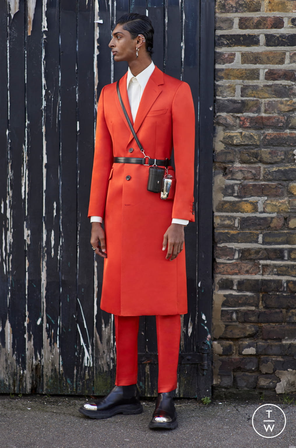 Fashion Week Milan Fall/Winter 2020 look 20 de la collection Alexander McQueen menswear