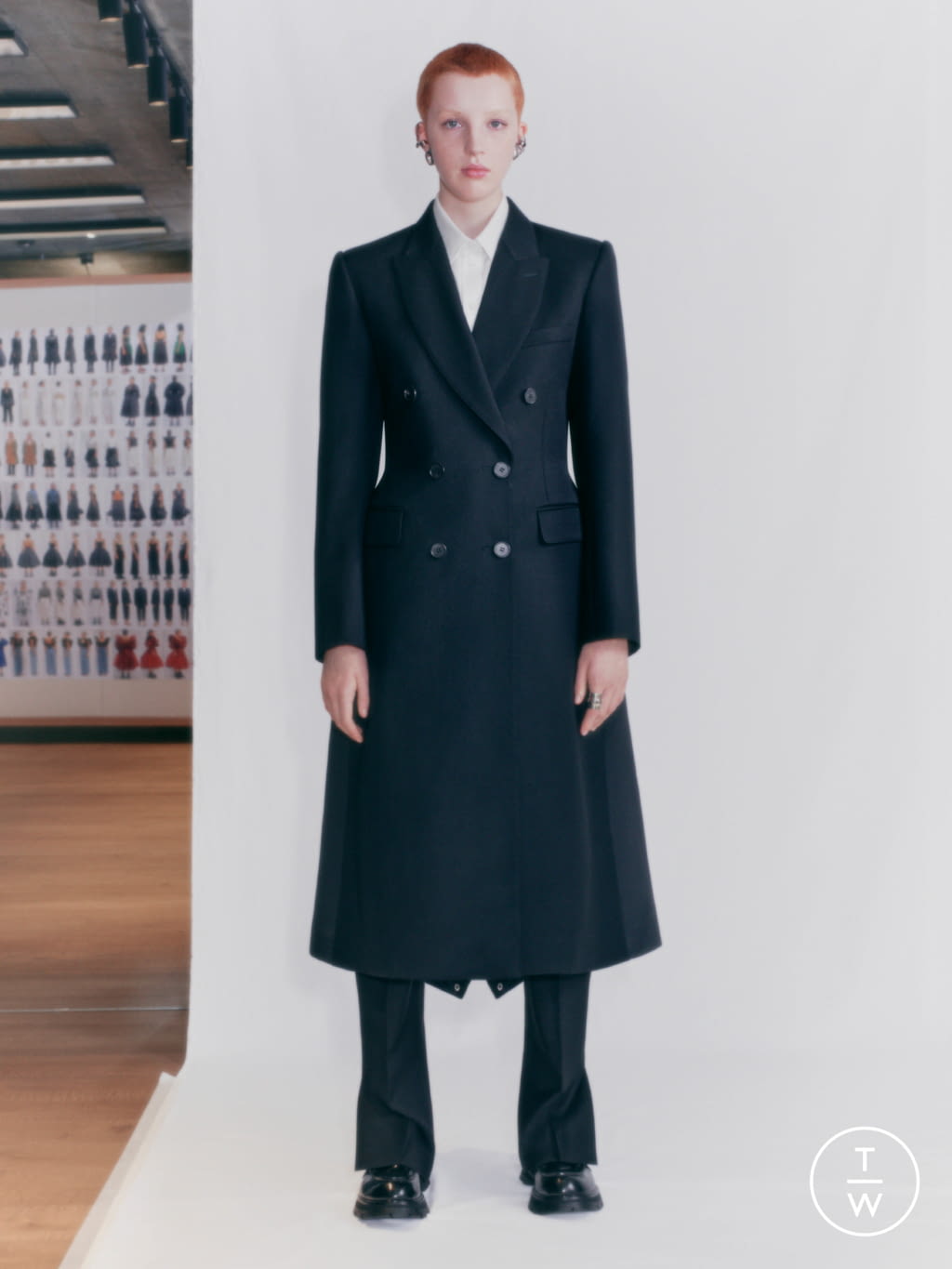 Fashion Week Paris Pre-Fall 2021 look 9 from the Alexander McQueen collection womenswear