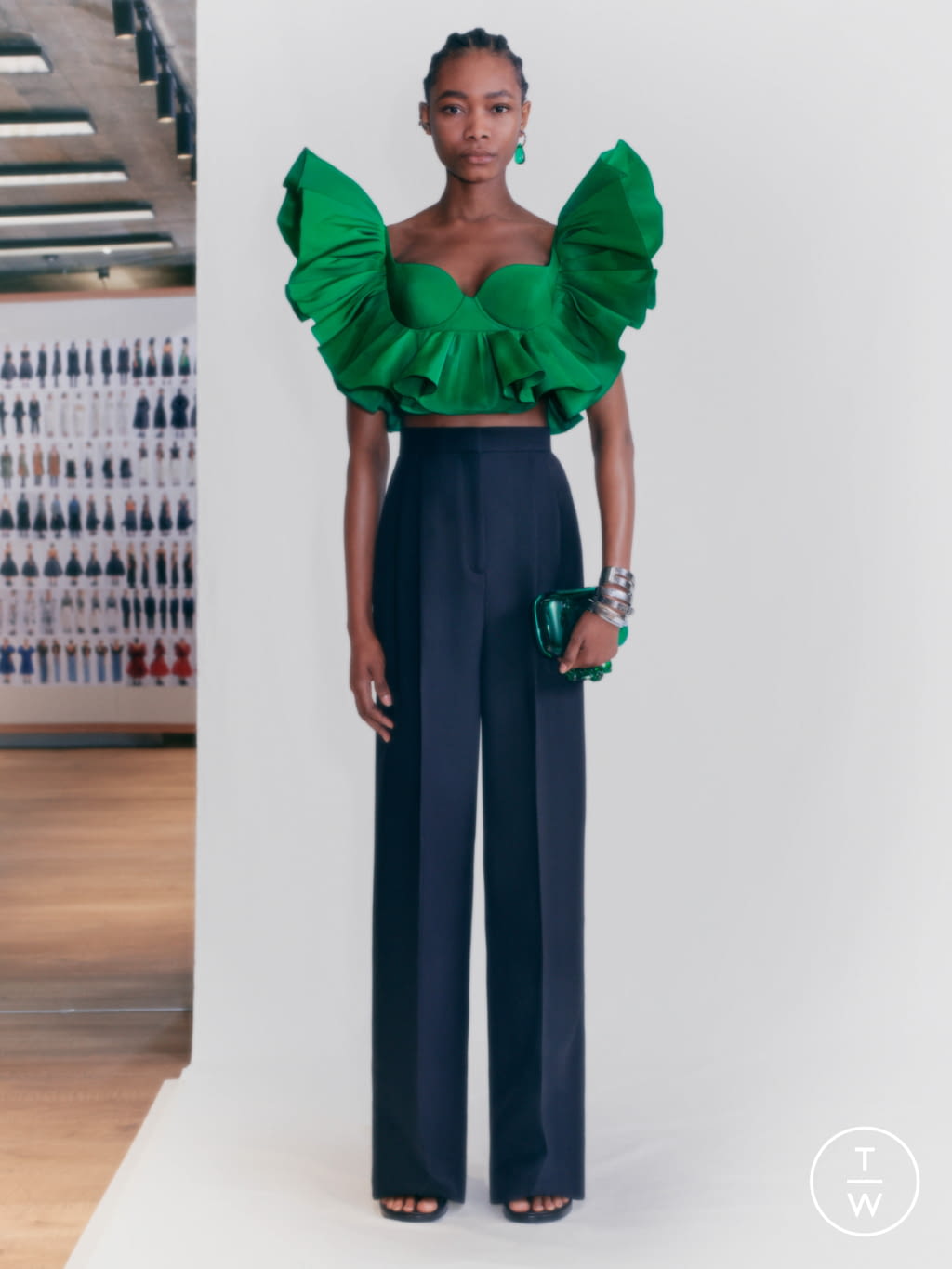 Fashion Week Paris Pre-Fall 2021 look 25 from the Alexander McQueen collection womenswear