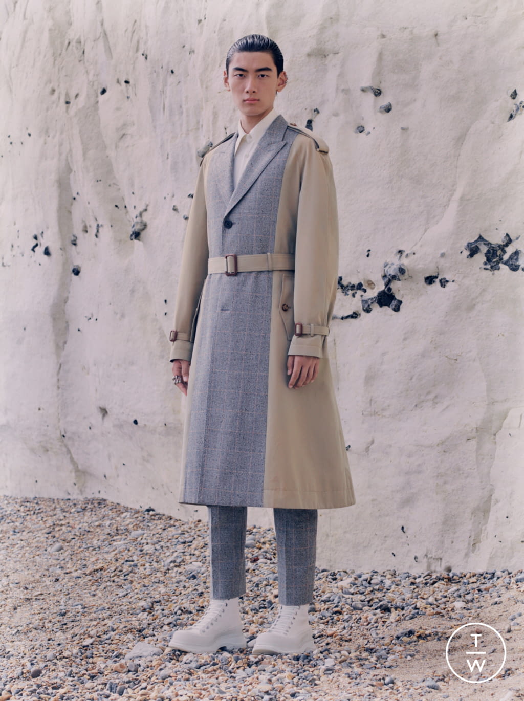 Fashion Week London Spring/Summer 2021 look 3 from the Alexander McQueen collection menswear