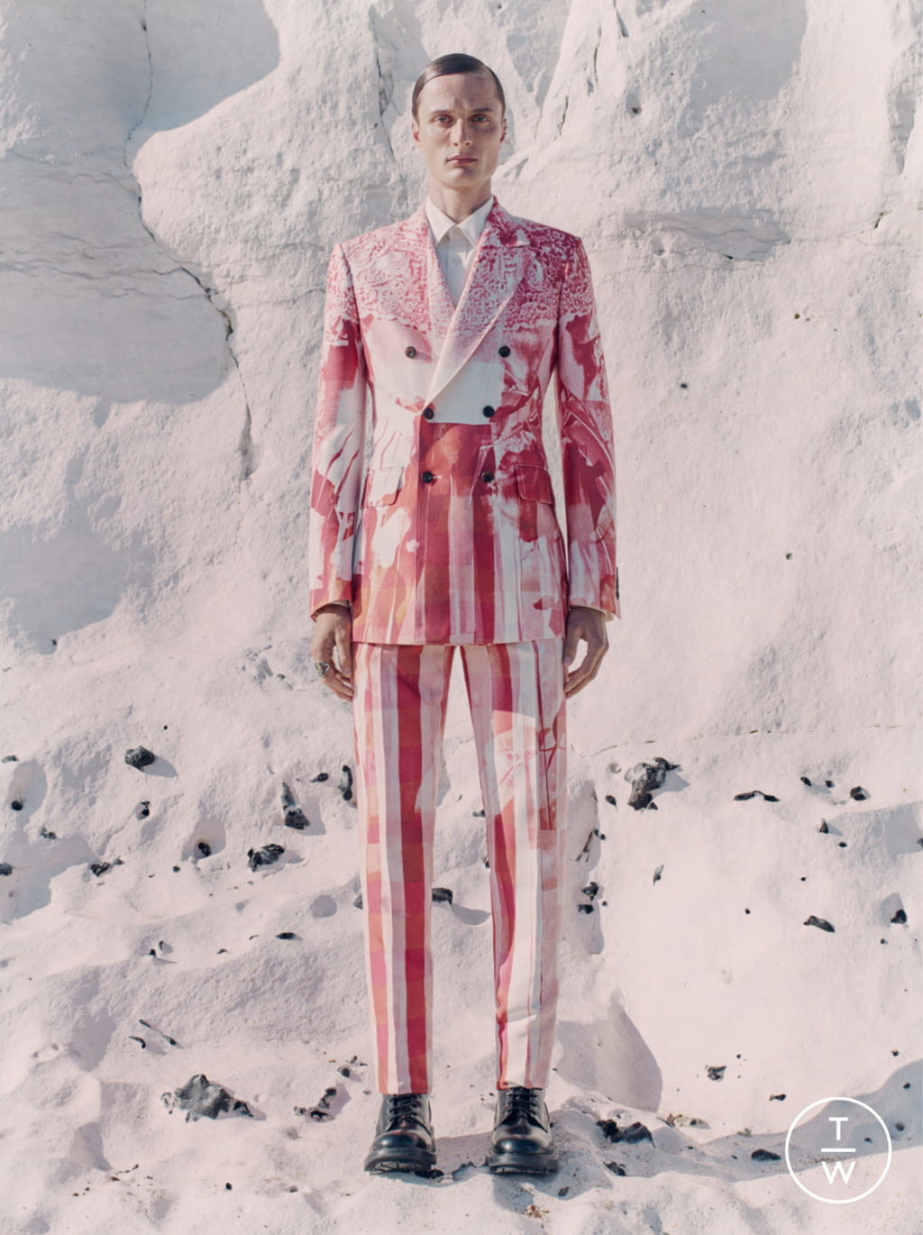 Fashion Week London Spring/Summer 2021 look 9 from the Alexander McQueen collection menswear