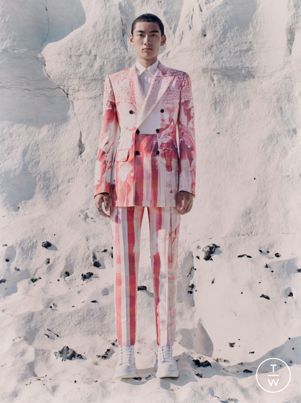 Fashion Week London Spring/Summer 2021 look 11 from the Alexander McQueen collection menswear