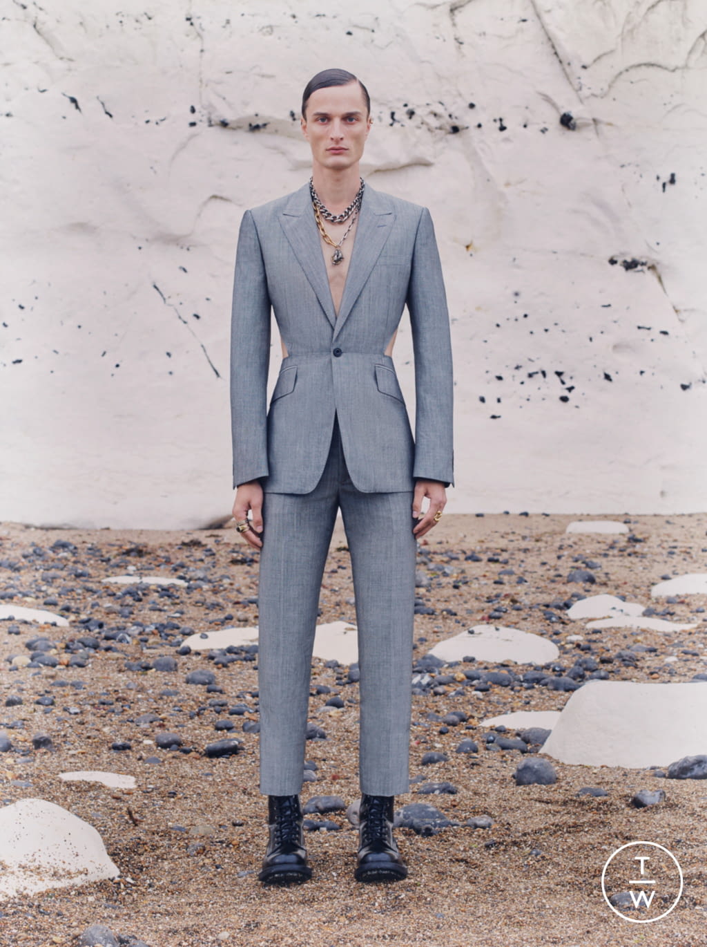 Fashion Week London Spring/Summer 2021 look 20 from the Alexander McQueen collection menswear