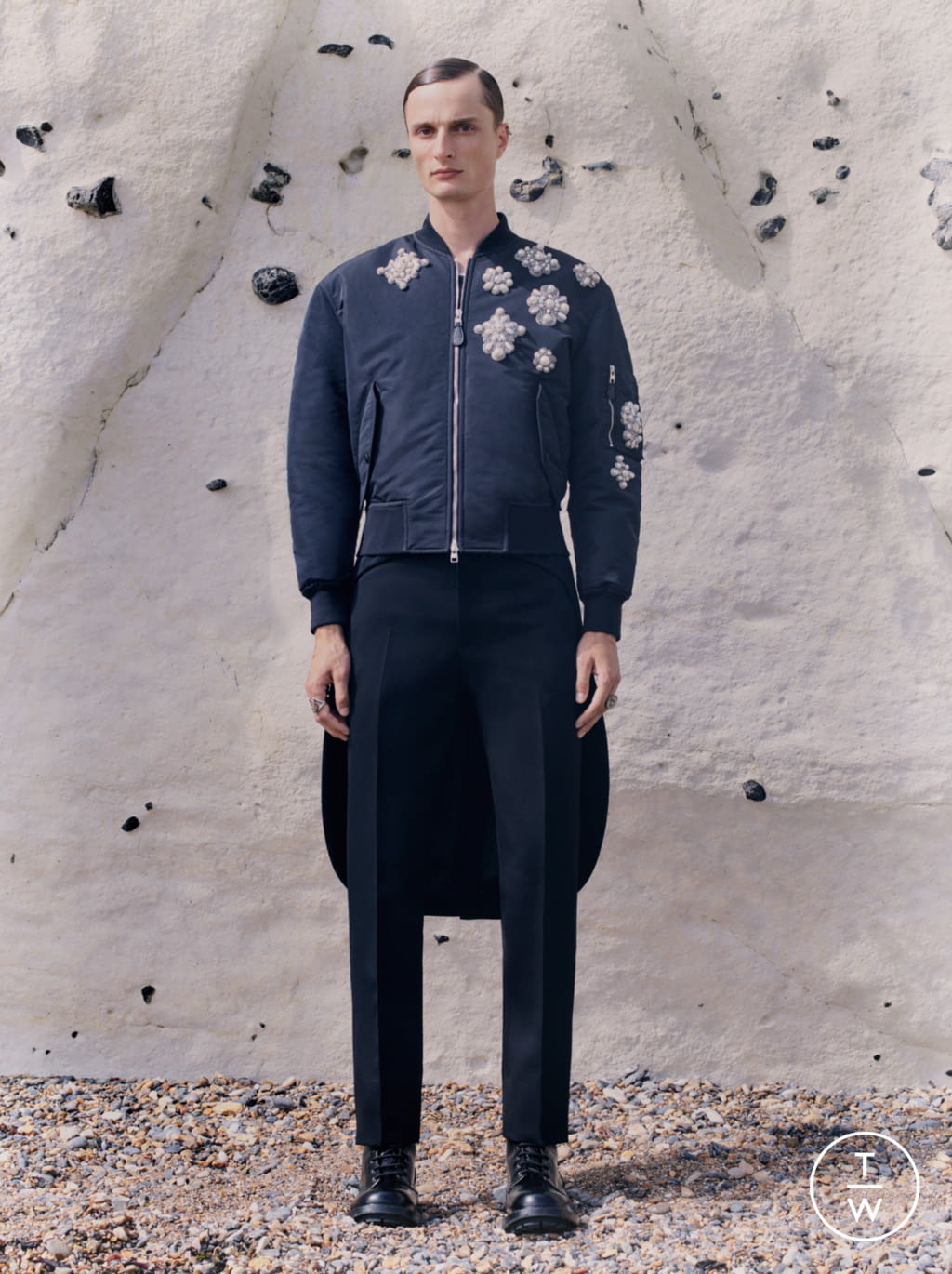 Fashion Week London Spring/Summer 2021 look 21 from the Alexander McQueen collection menswear