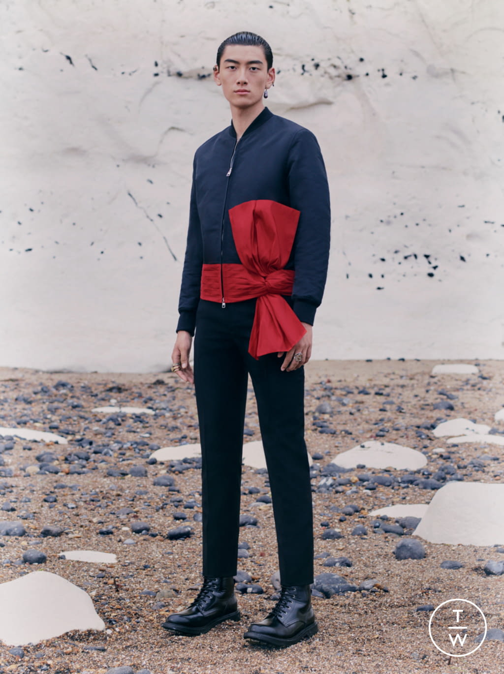 Fashion Week London Spring/Summer 2021 look 28 from the Alexander McQueen collection menswear