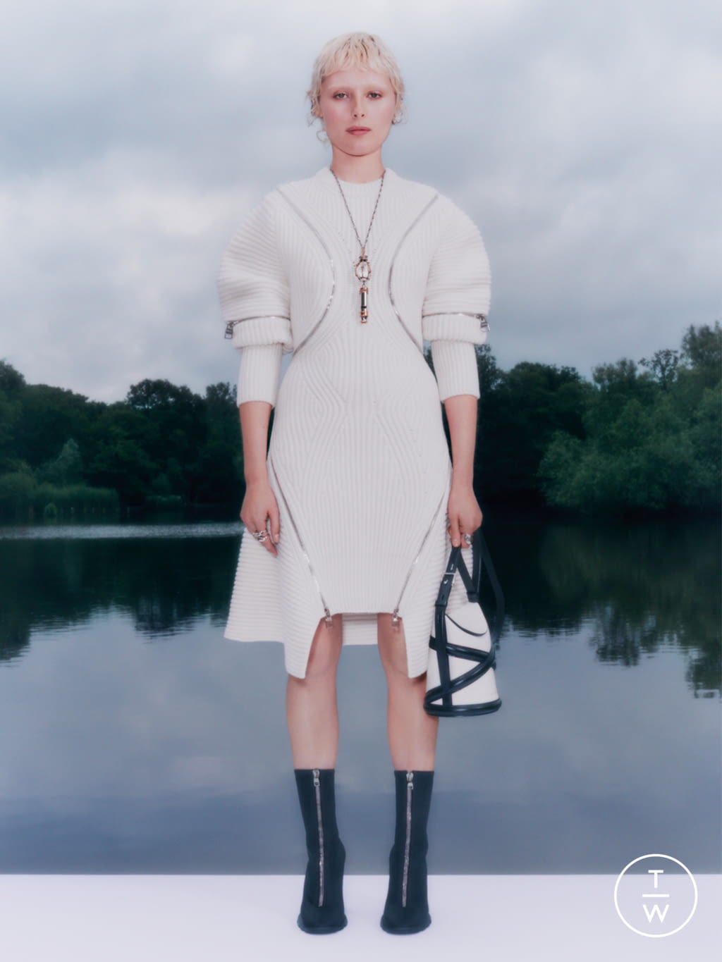 Fashion Week London Resort 2022 look 10 de la collection Alexander McQueen womenswear