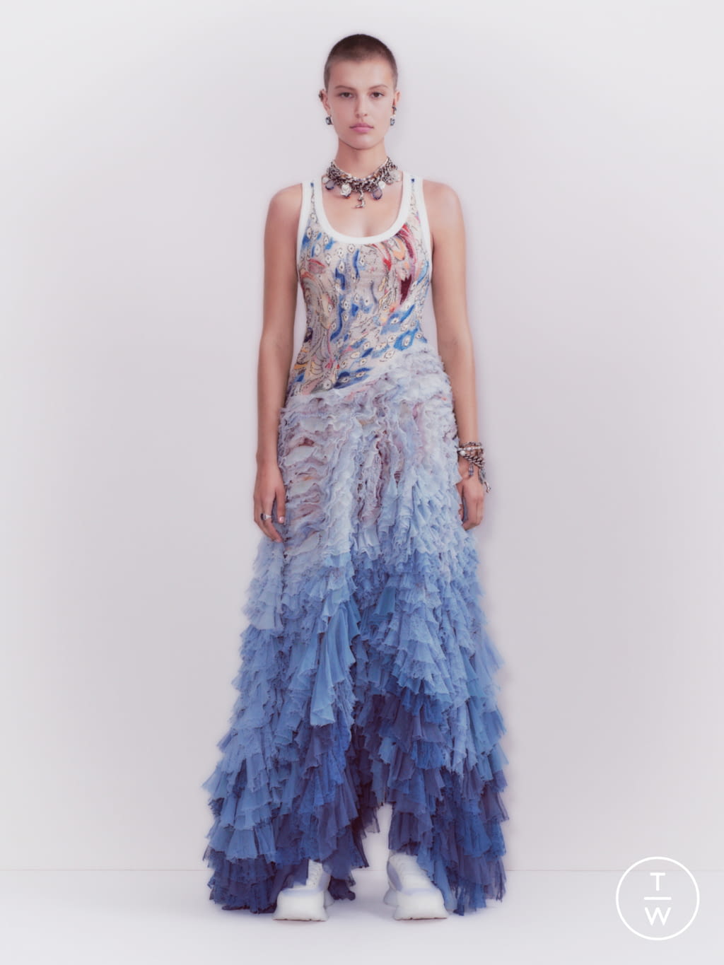 Fashion Week London Resort 2022 look 30 from the Alexander McQueen collection 女装