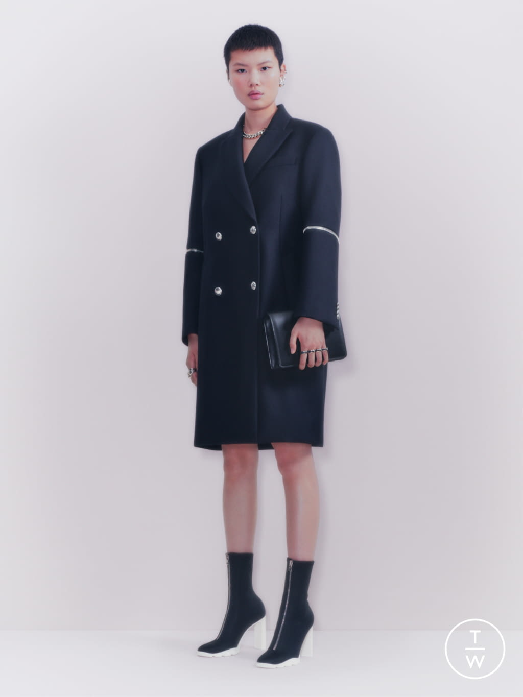 Fashion Week London Resort 2022 look 8 from the Alexander McQueen collection womenswear