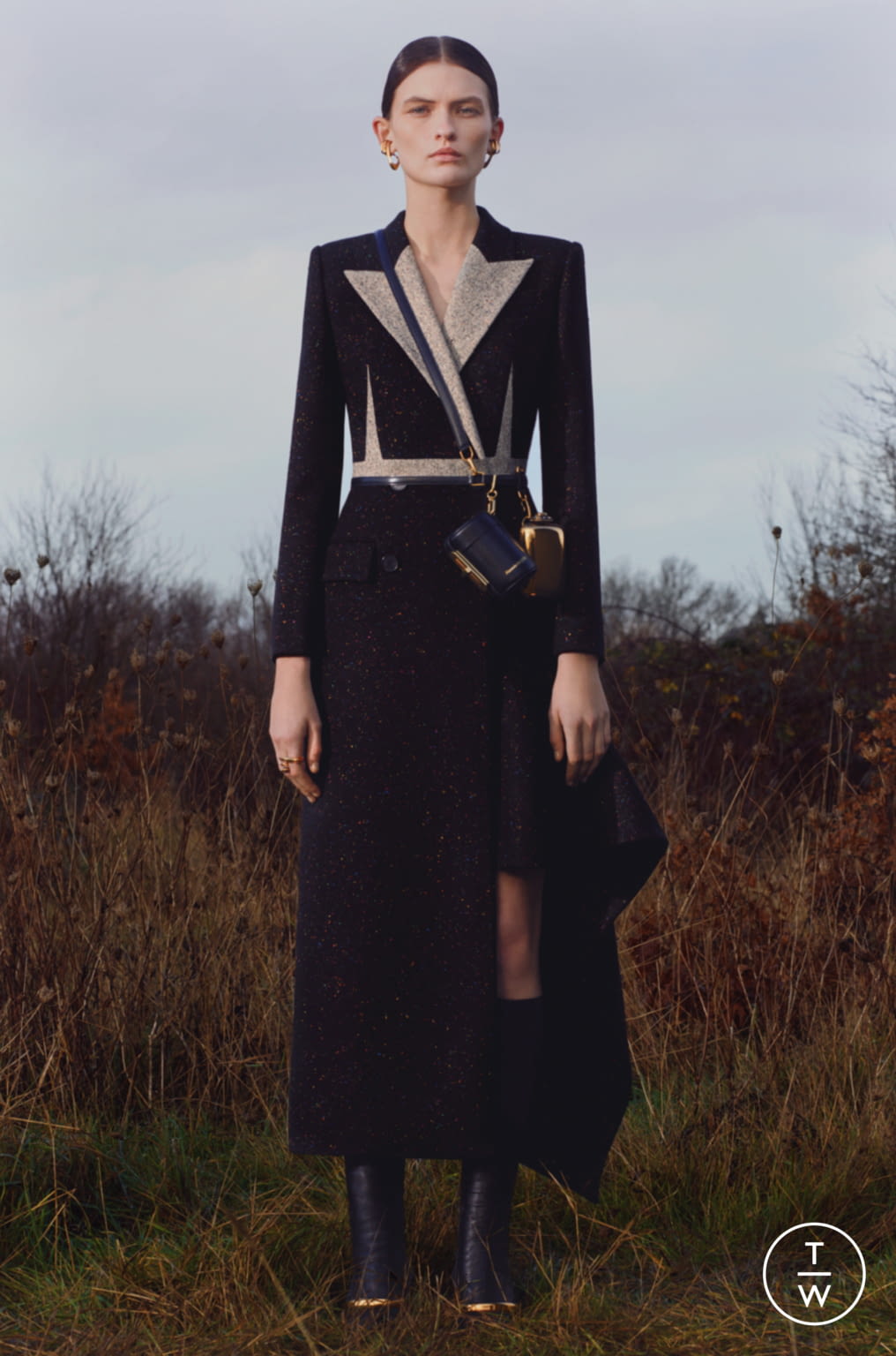 Fashion Week London Pre-Fall 2020 look 1 from the Alexander McQueen collection womenswear