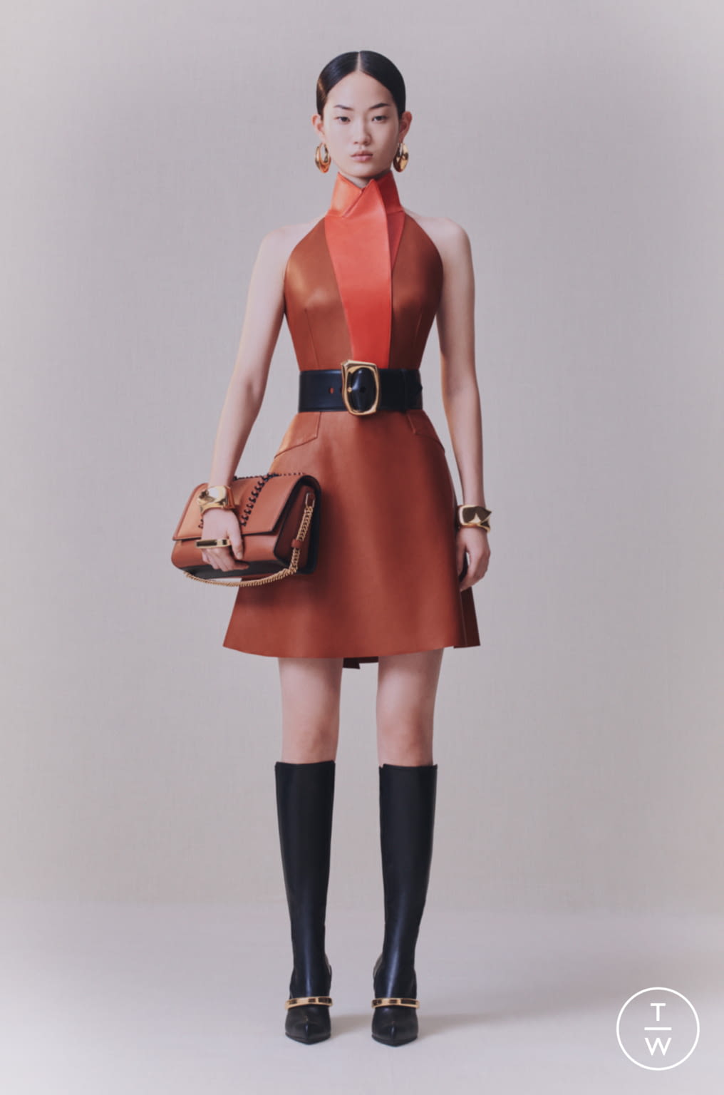 Fashion Week London Pre-Fall 2020 look 6 from the Alexander McQueen collection 女装