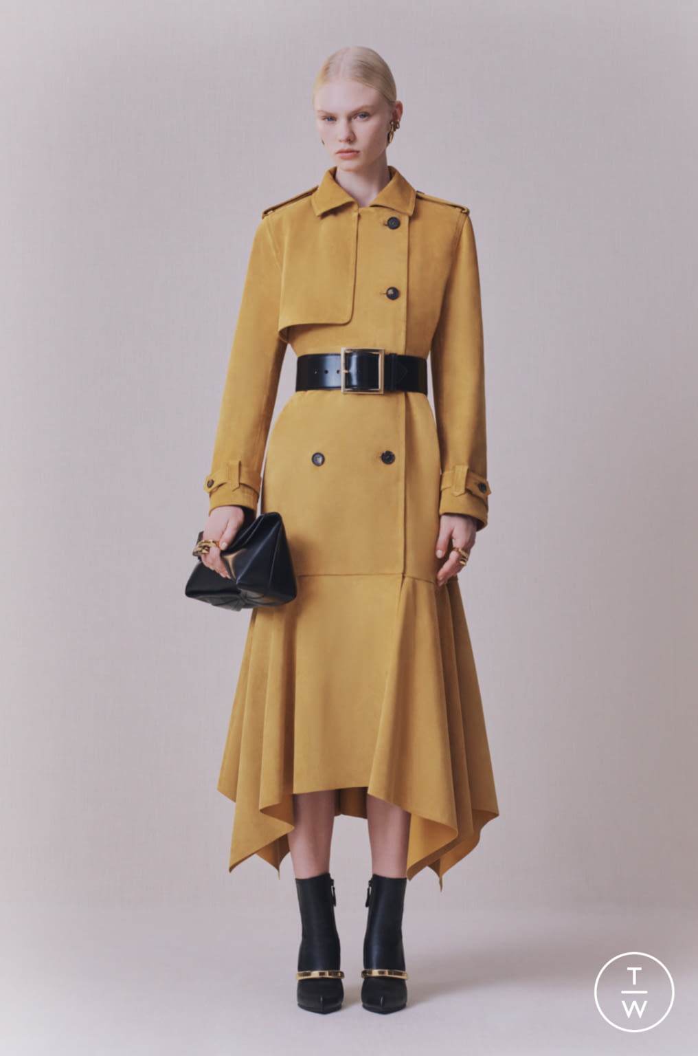 Fashion Week London Pre-Fall 2020 look 8 from the Alexander McQueen collection womenswear