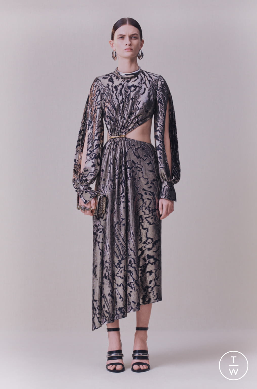 Fashion Week London Pre-Fall 2020 look 28 from the Alexander McQueen collection womenswear