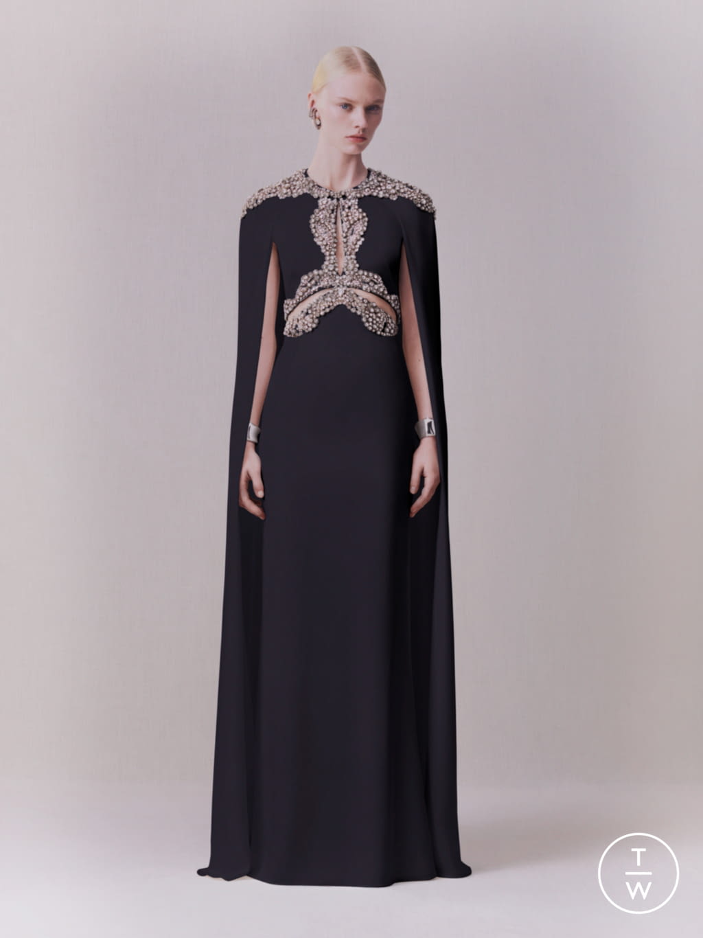 Fashion Week London Pre-Fall 2020 look 37 from the Alexander McQueen collection 女装