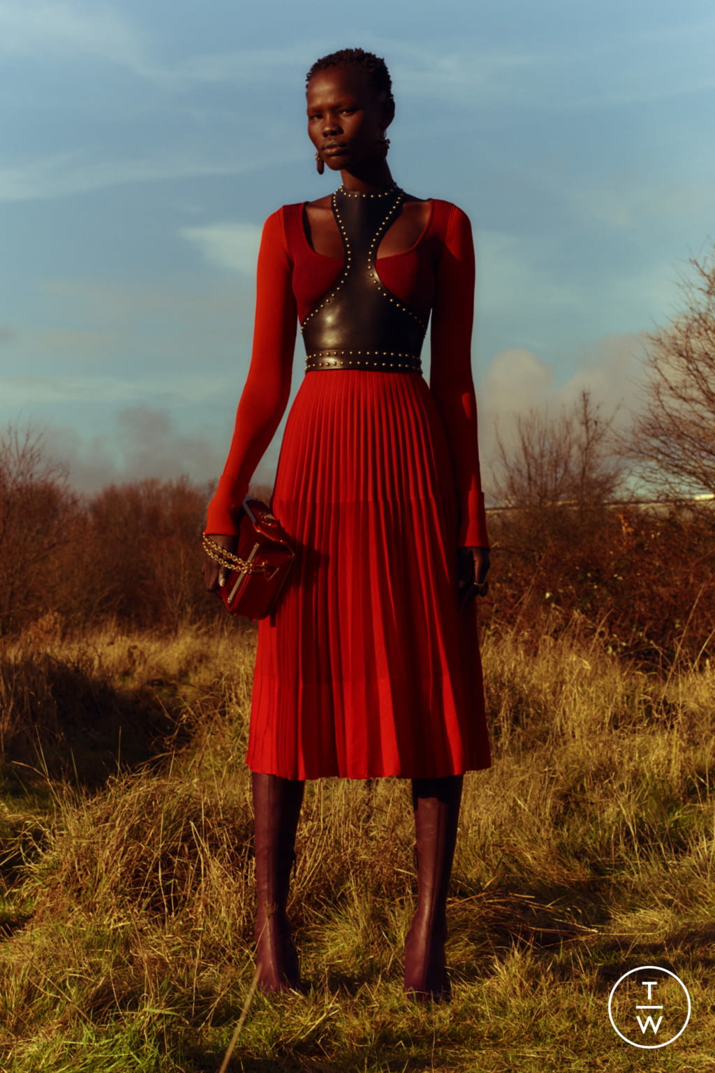 Fashion Week Paris Pre-Fall 2018 look 5 from the Alexander McQueen collection womenswear