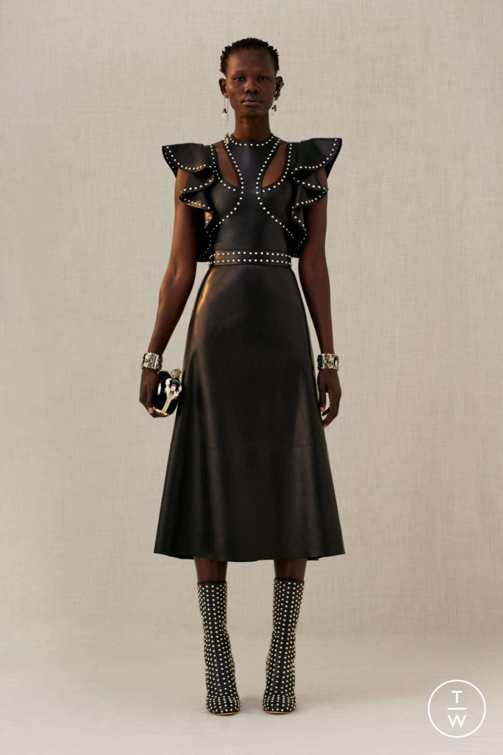 Fashion Week Paris Pre-Fall 2018 look 10 from the Alexander McQueen collection womenswear