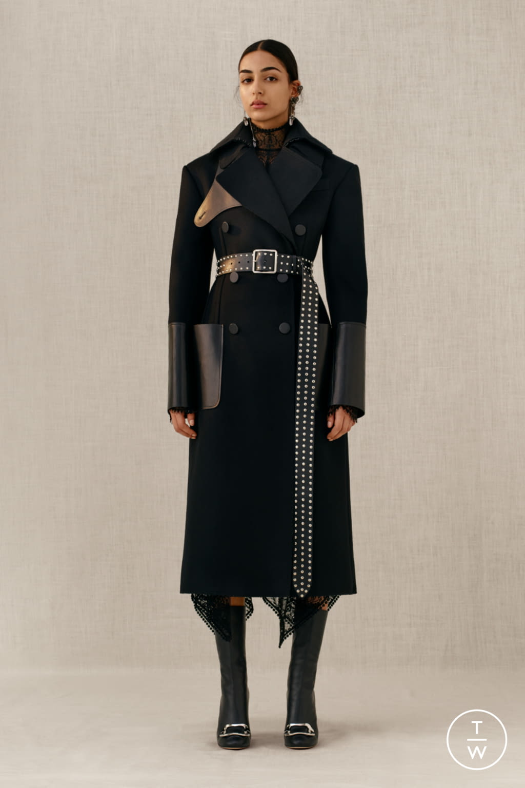 Fashion Week Paris Pre-Fall 2018 look 15 from the Alexander McQueen collection 女装