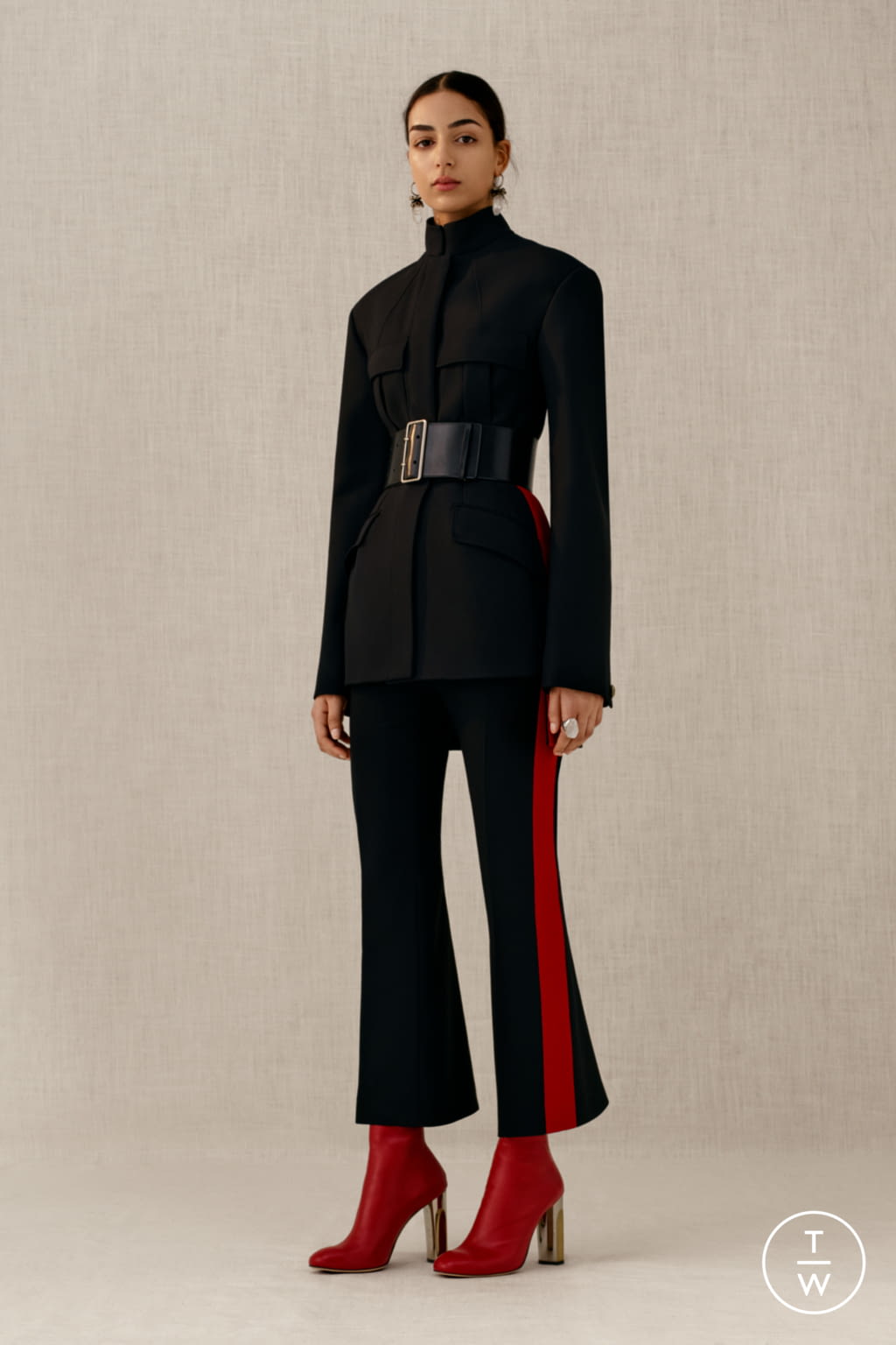 Fashion Week Paris Pre-Fall 2018 look 21 from the Alexander McQueen collection 女装