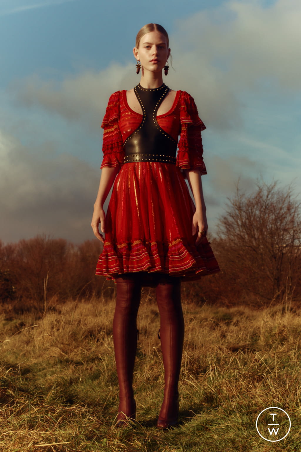 Fashion Week Paris Pre-Fall 2018 look 22 from the Alexander McQueen collection womenswear