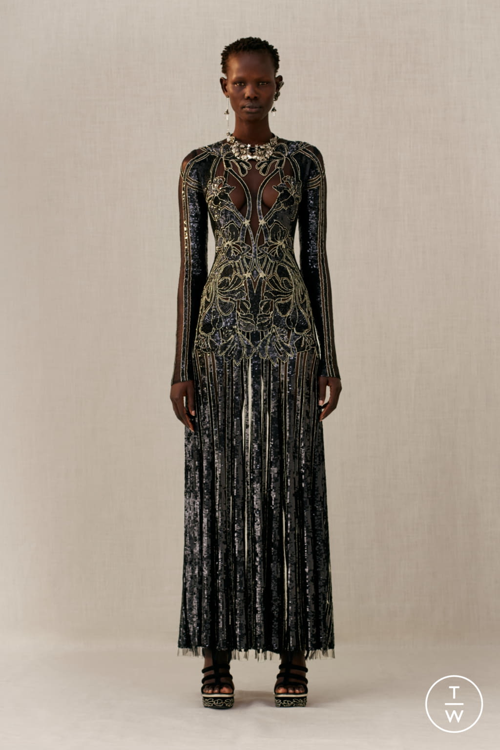 Fashion Week Paris Pre-Fall 2018 look 37 from the Alexander McQueen collection womenswear