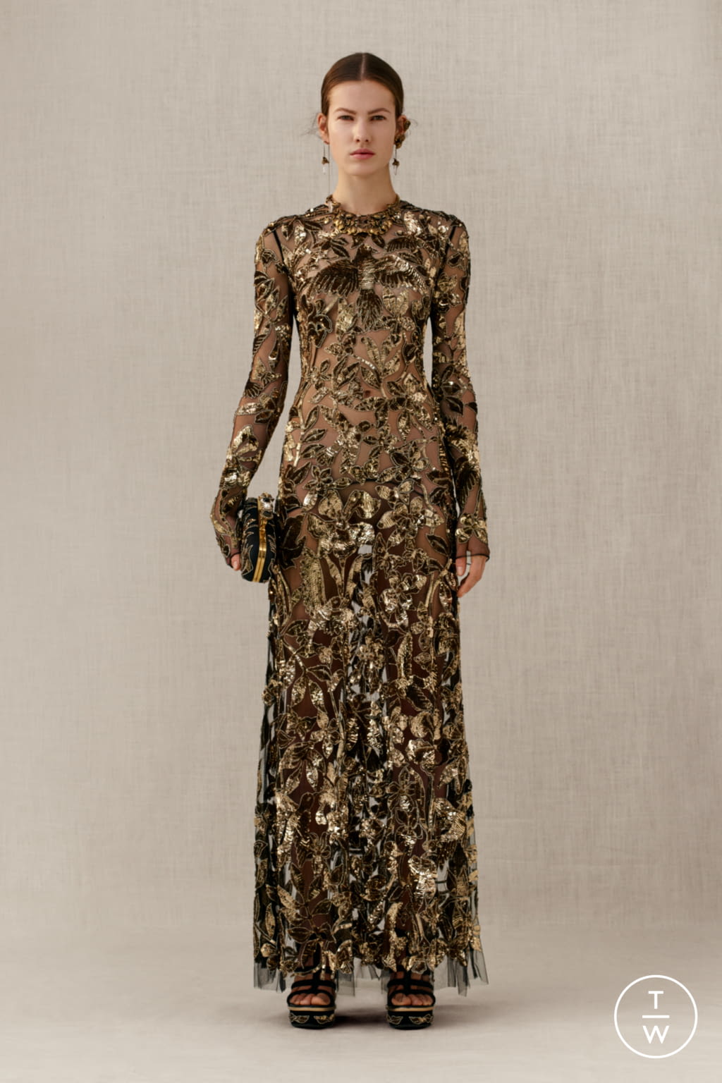 Fashion Week Paris Pre-Fall 2018 look 38 from the Alexander McQueen collection womenswear