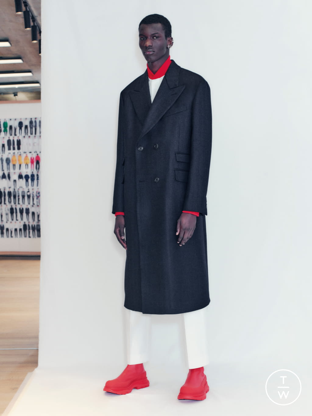 Fashion Week London Fall/Winter 2021 look 20 from the Alexander McQueen collection 男装