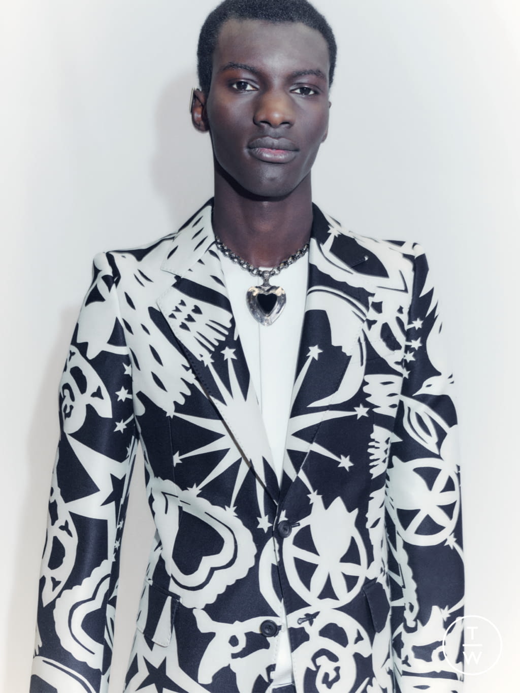 Fashion Week London Fall/Winter 2021 look 24 from the Alexander McQueen collection menswear