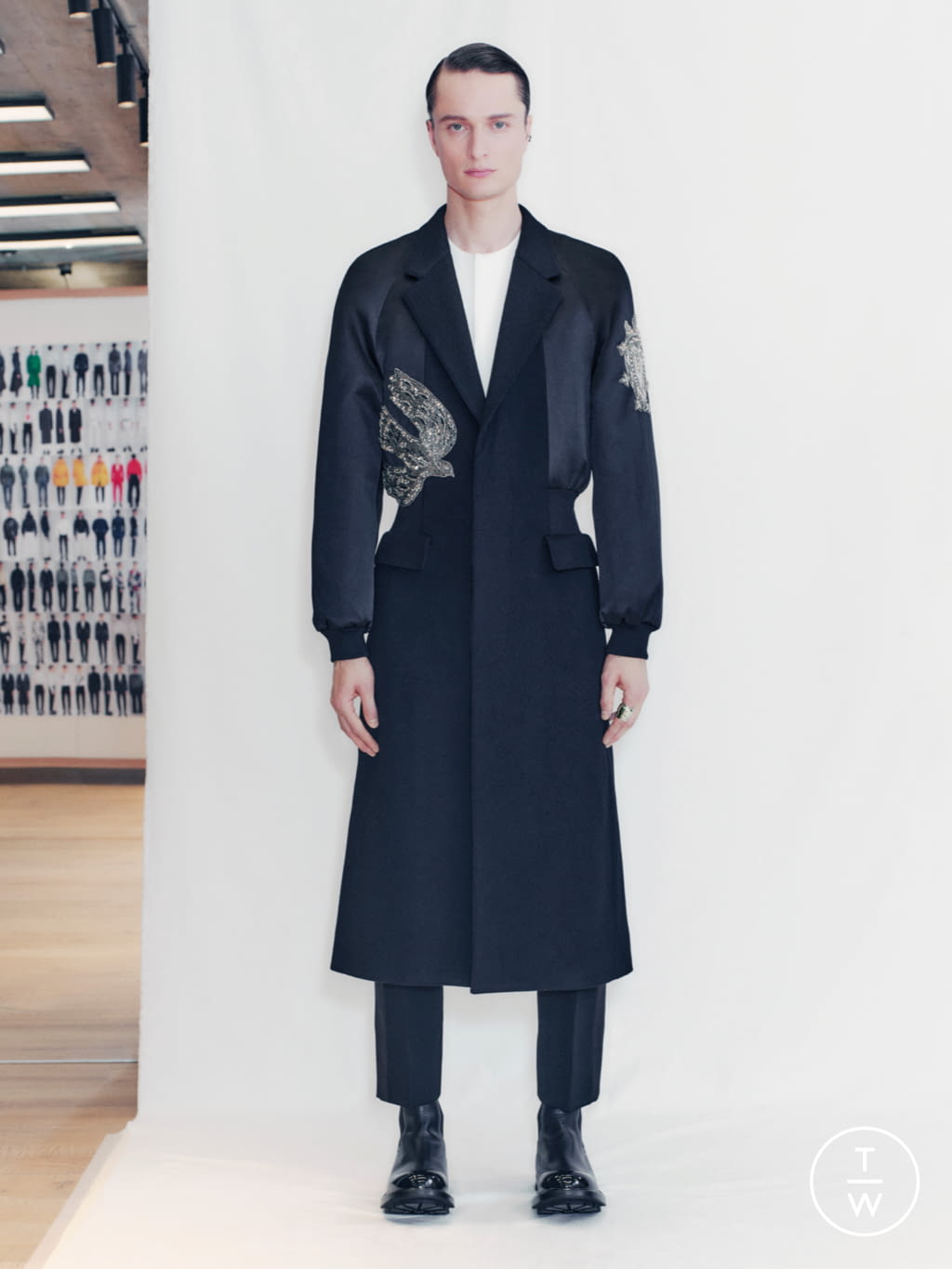 Fashion Week London Fall/Winter 2021 look 37 from the Alexander McQueen collection menswear