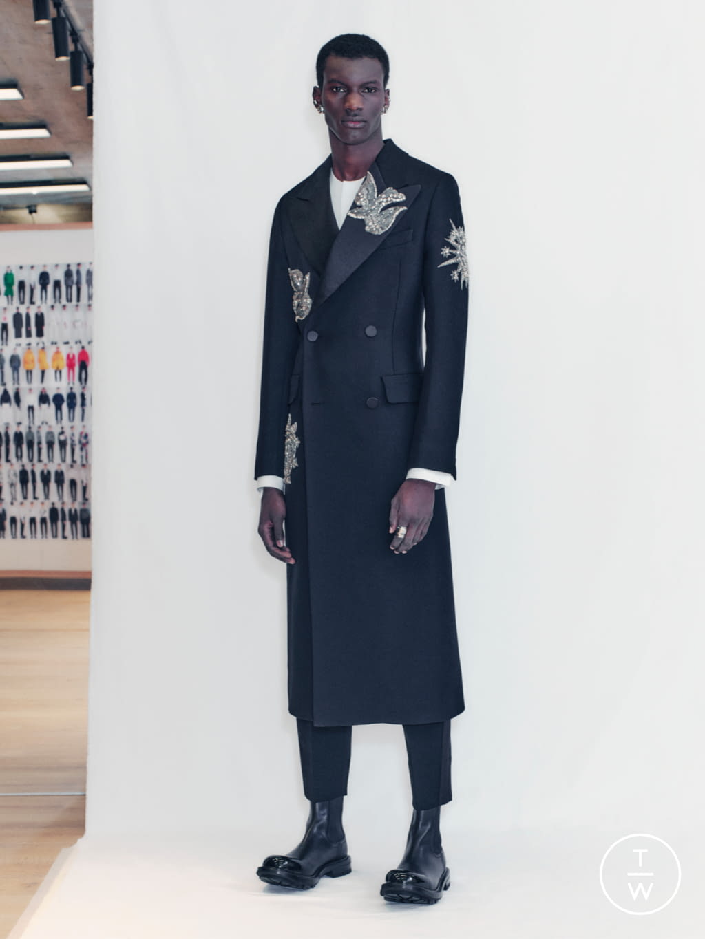 Fashion Week London Fall/Winter 2021 look 45 from the Alexander McQueen collection 男装