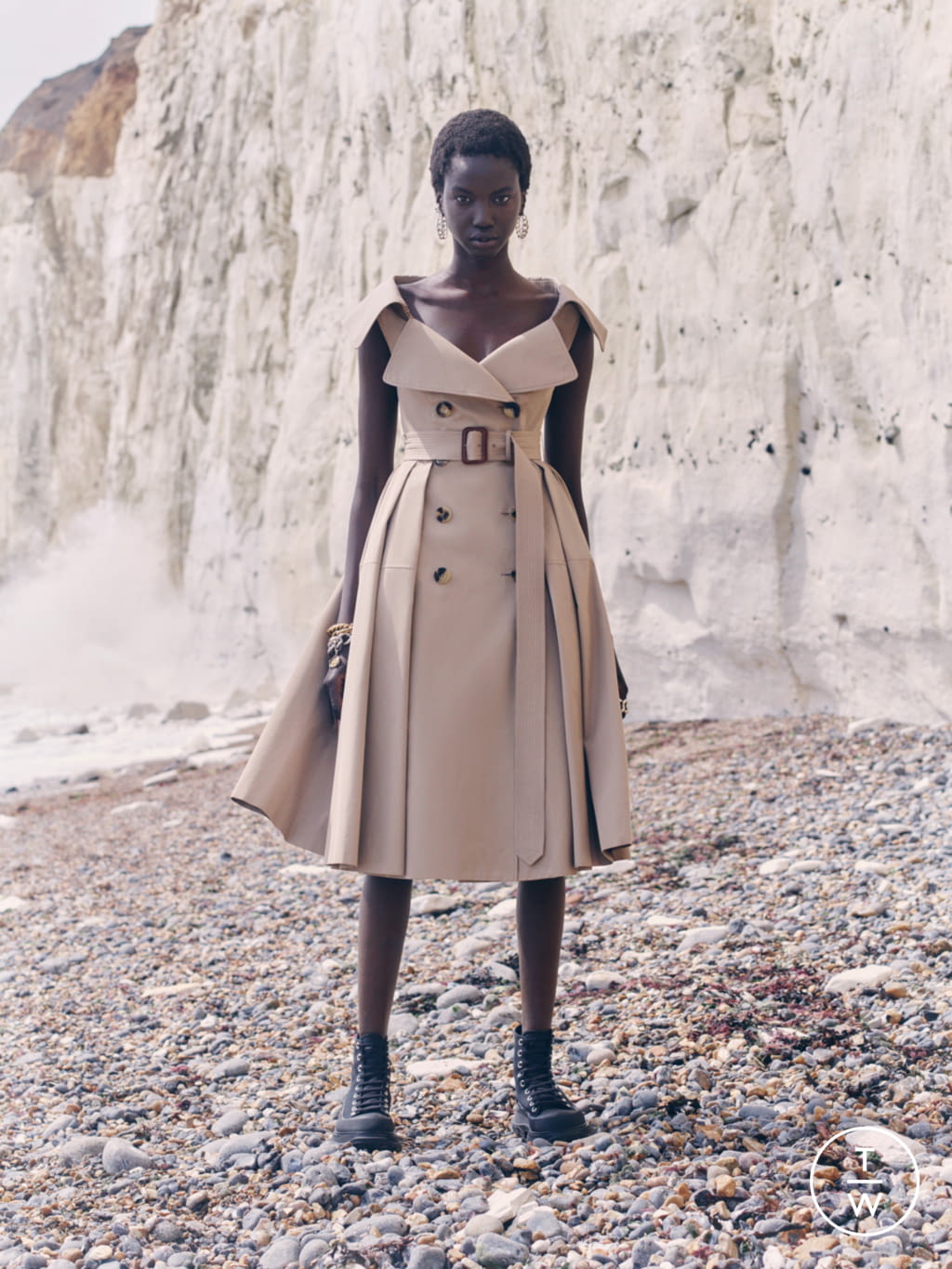 Fashion Week Paris Resort 2021 look 7 from the Alexander McQueen collection womenswear