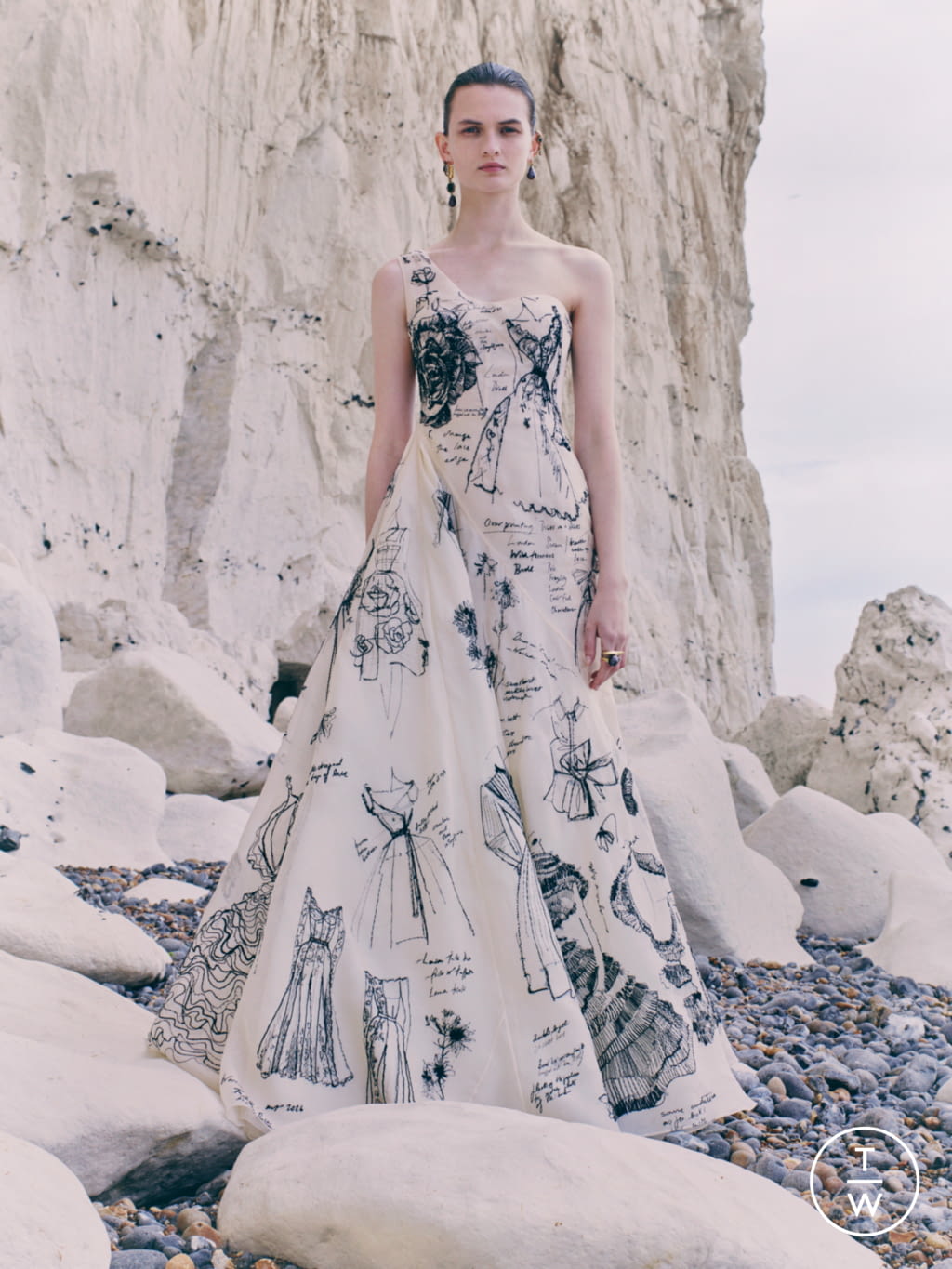 Fashion Week Paris Resort 2021 look 29 from the Alexander McQueen collection 女装