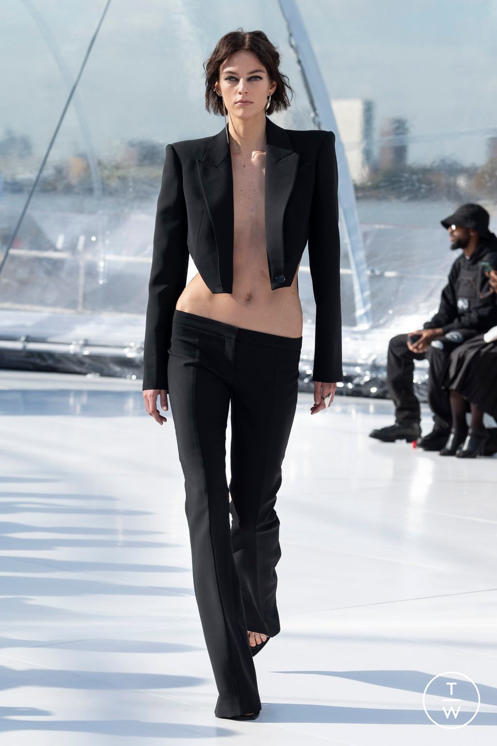 Fashion Week London Spring/Summer 2023 look 2 de la collection Alexander McQueen womenswear