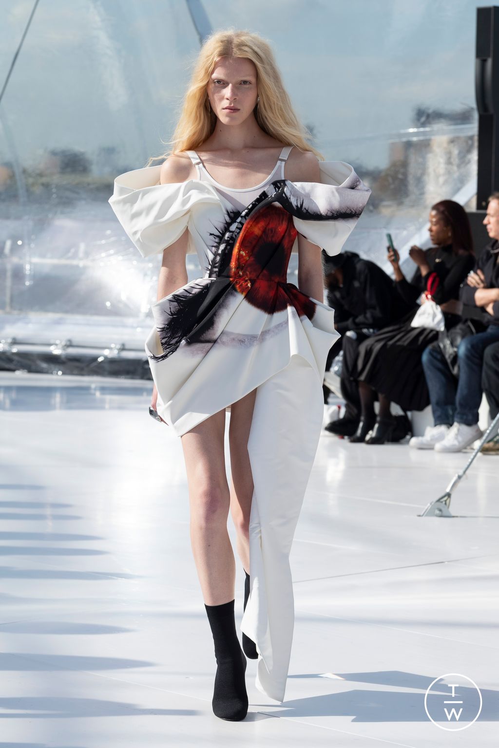 Fashion Week London Spring/Summer 2023 look 5 from the Alexander McQueen collection womenswear