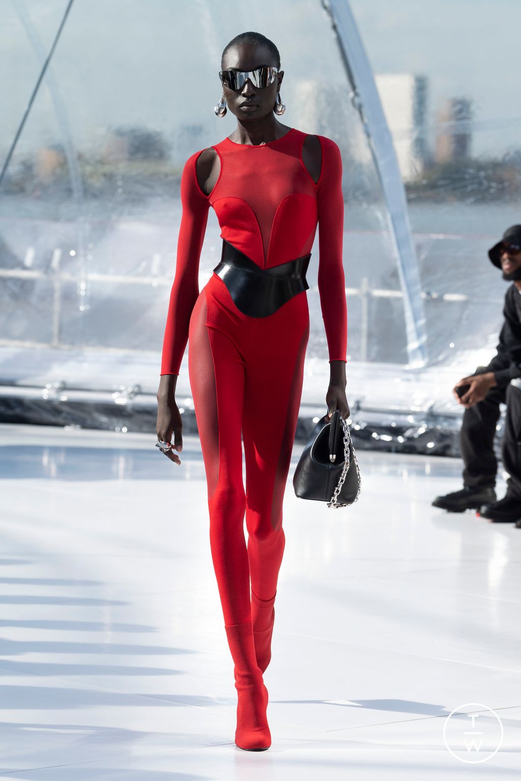 Fashion Week London Spring/Summer 2023 look 7 from the Alexander McQueen collection 女装