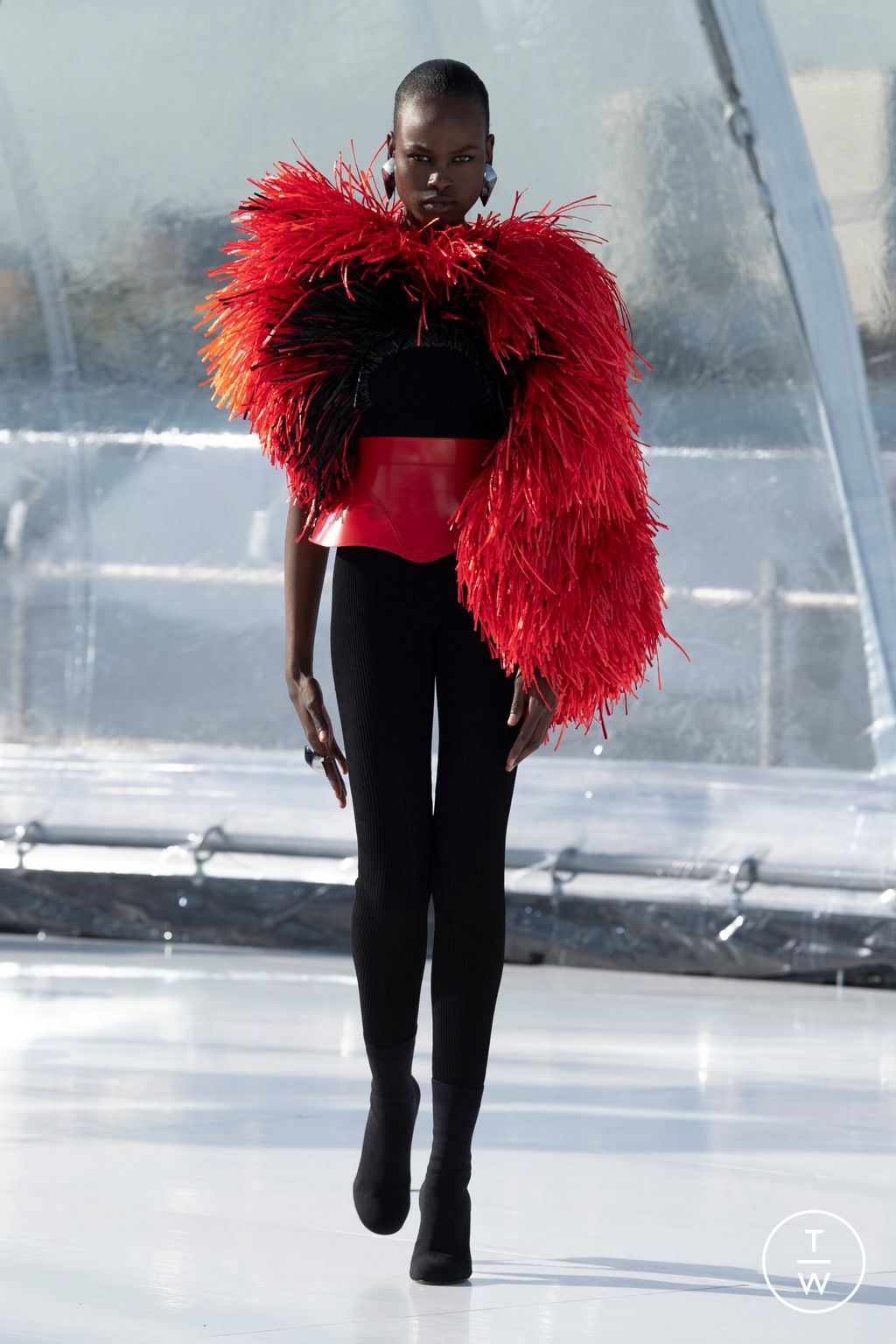 Fashion Week London Spring/Summer 2023 look 12 from the Alexander McQueen collection 女装