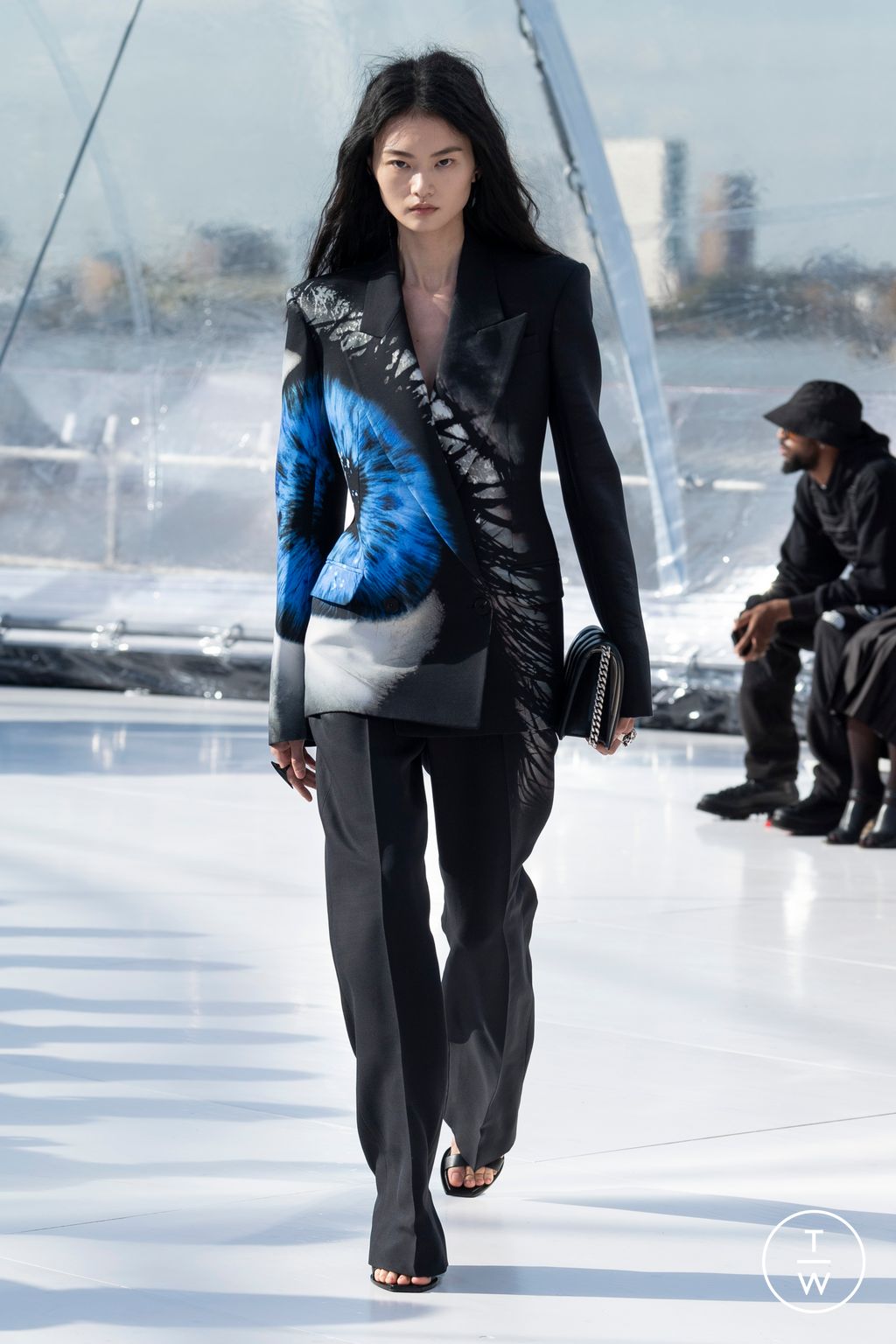 Fashion Week London Spring/Summer 2023 look 18 from the Alexander McQueen collection 女装