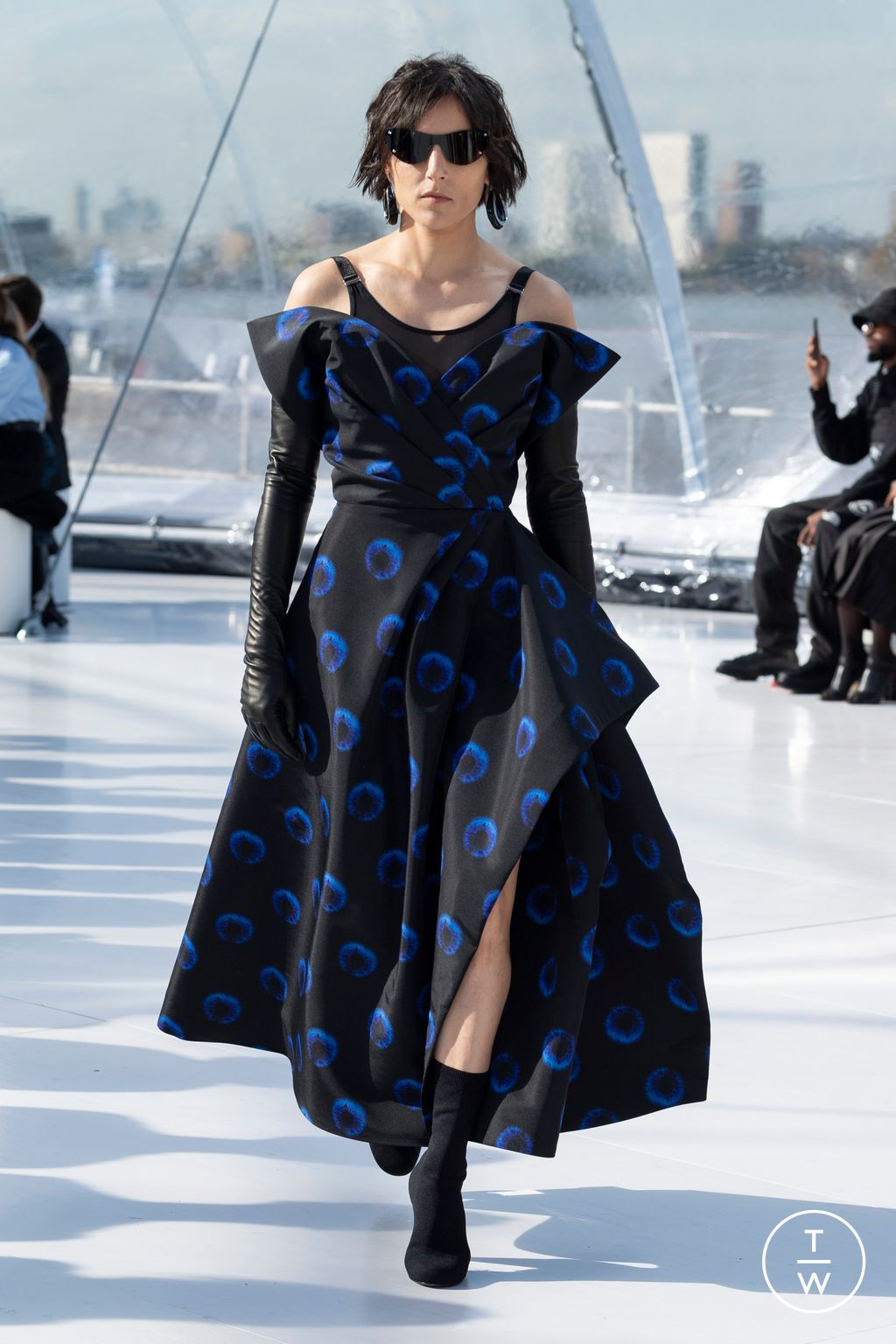 Fashion Week London Spring/Summer 2023 look 19 from the Alexander McQueen collection womenswear