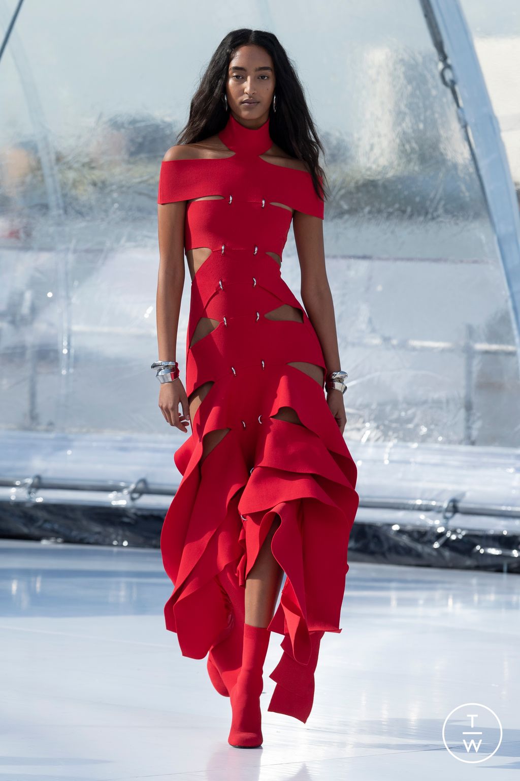 Fashion Week London Spring/Summer 2023 look 26 from the Alexander McQueen collection womenswear
