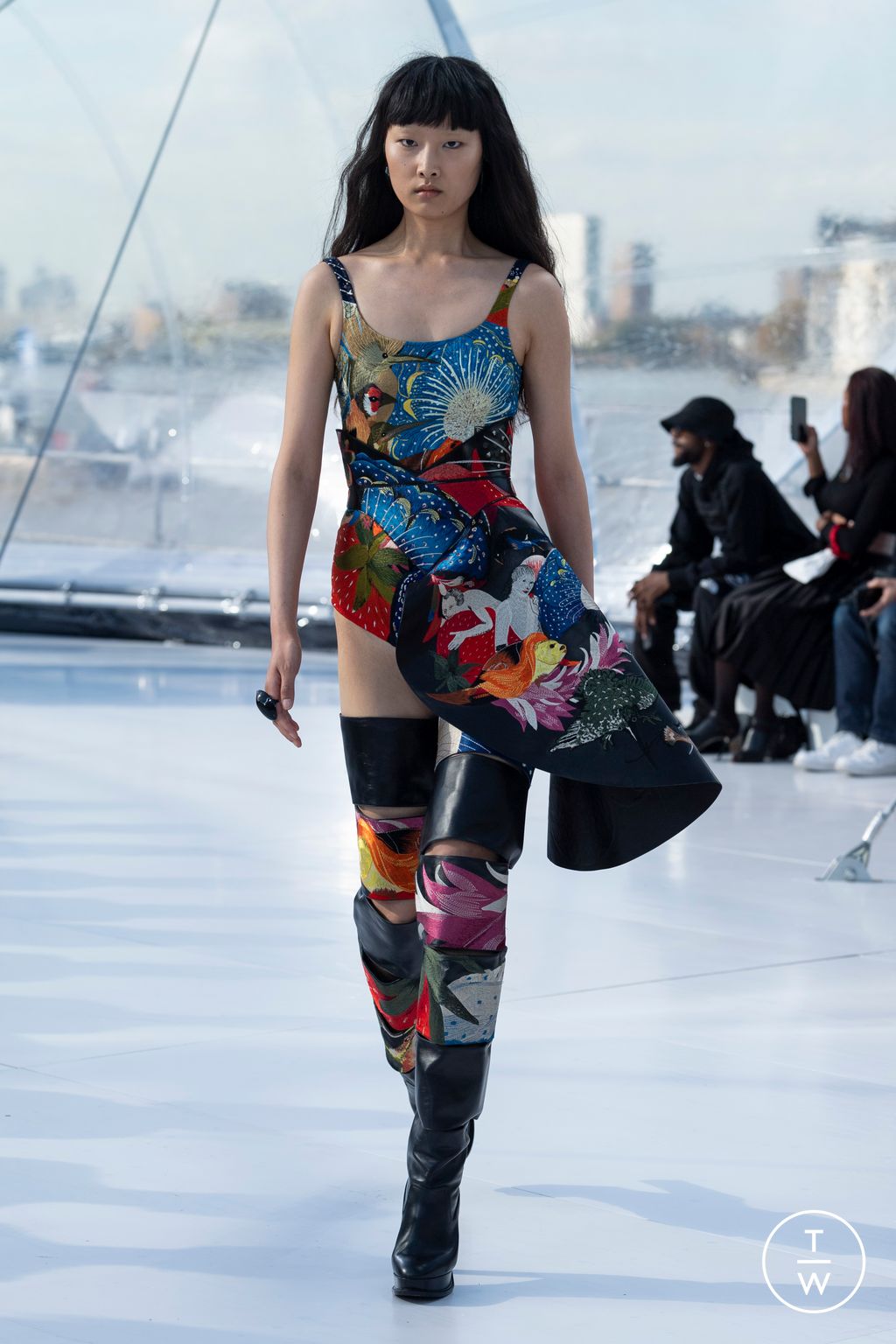 Fashion Week London Spring/Summer 2023 look 31 from the Alexander McQueen collection womenswear