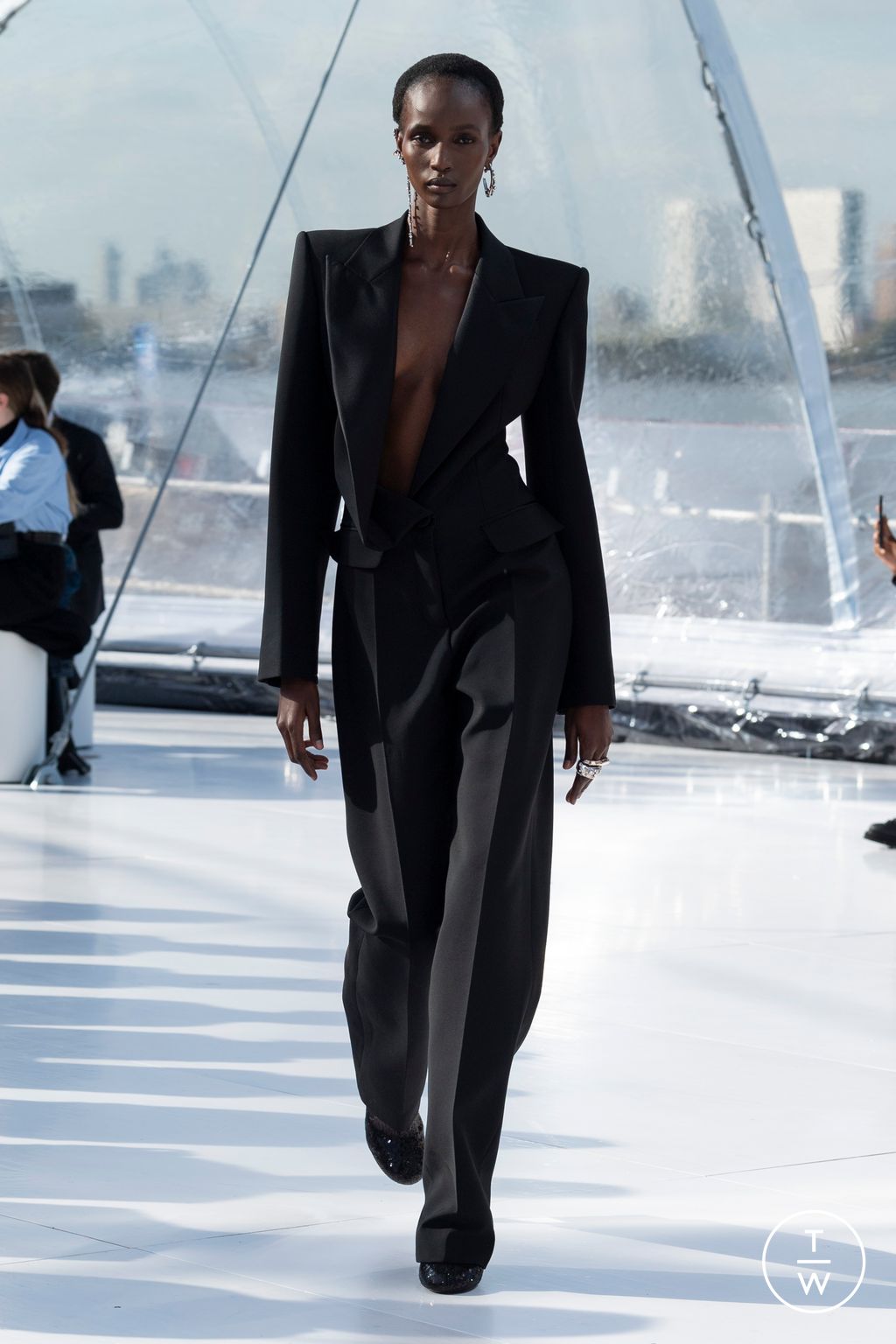 Fashion Week London Spring/Summer 2023 look 38 from the Alexander McQueen collection 女装