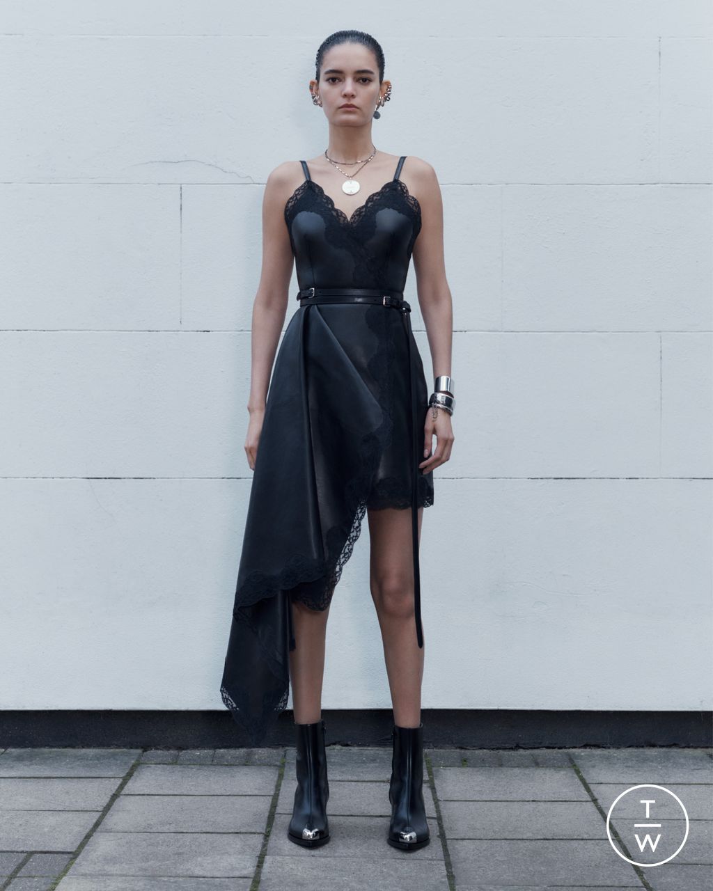 Fashion Week Paris Pre-Fall 2022 look 5 de la collection Alexander McQueen womenswear