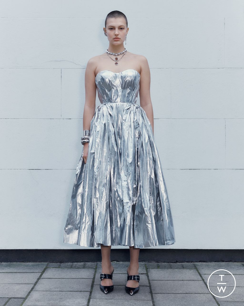 Fashion Week Paris Pre-Fall 2022 look 7 from the Alexander McQueen collection 女装
